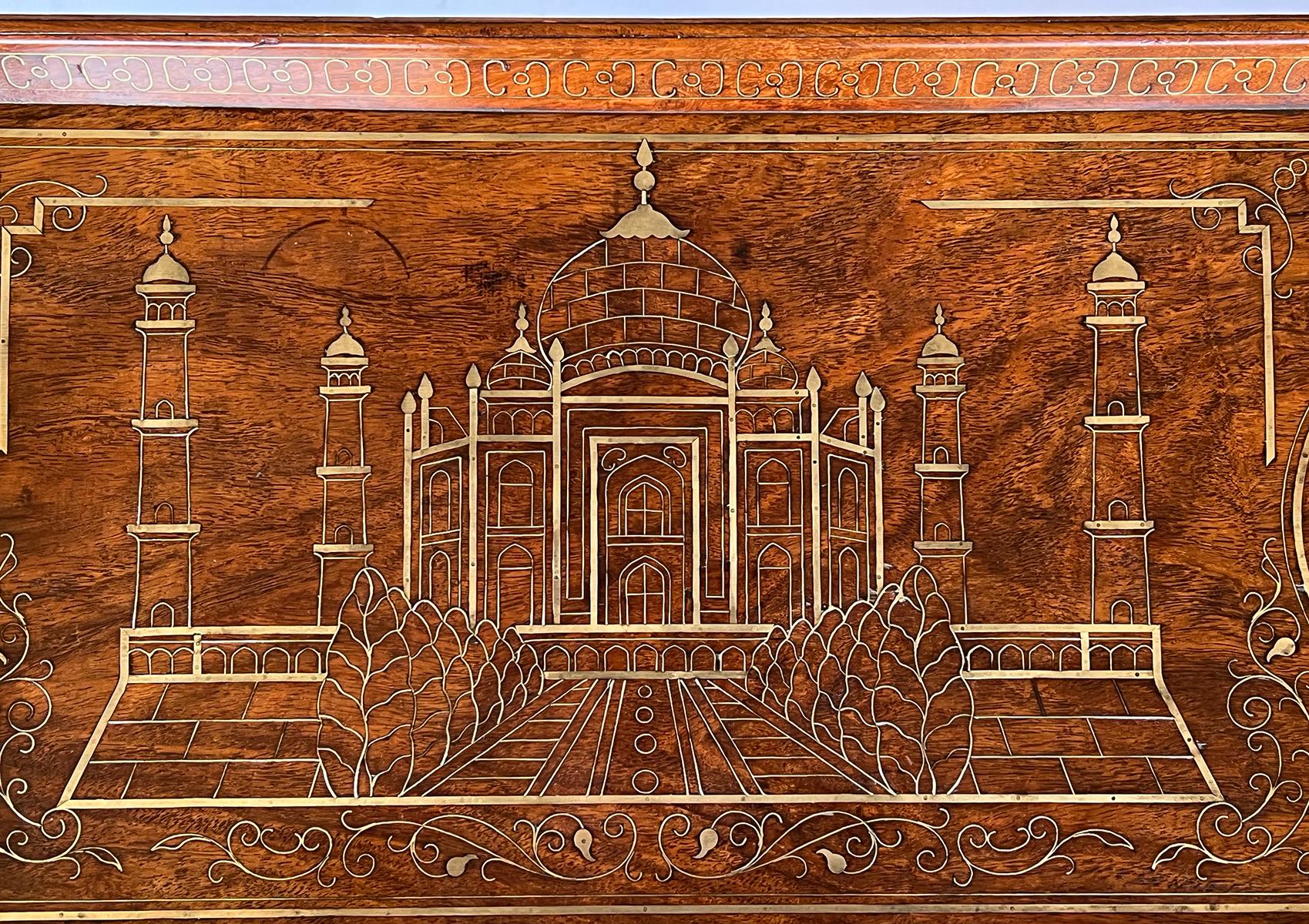 Anglo Indian Butlers-Style Inlaid Wooden Traveling Table Depicting Taj Mahal In Good Condition In San Francisco, CA