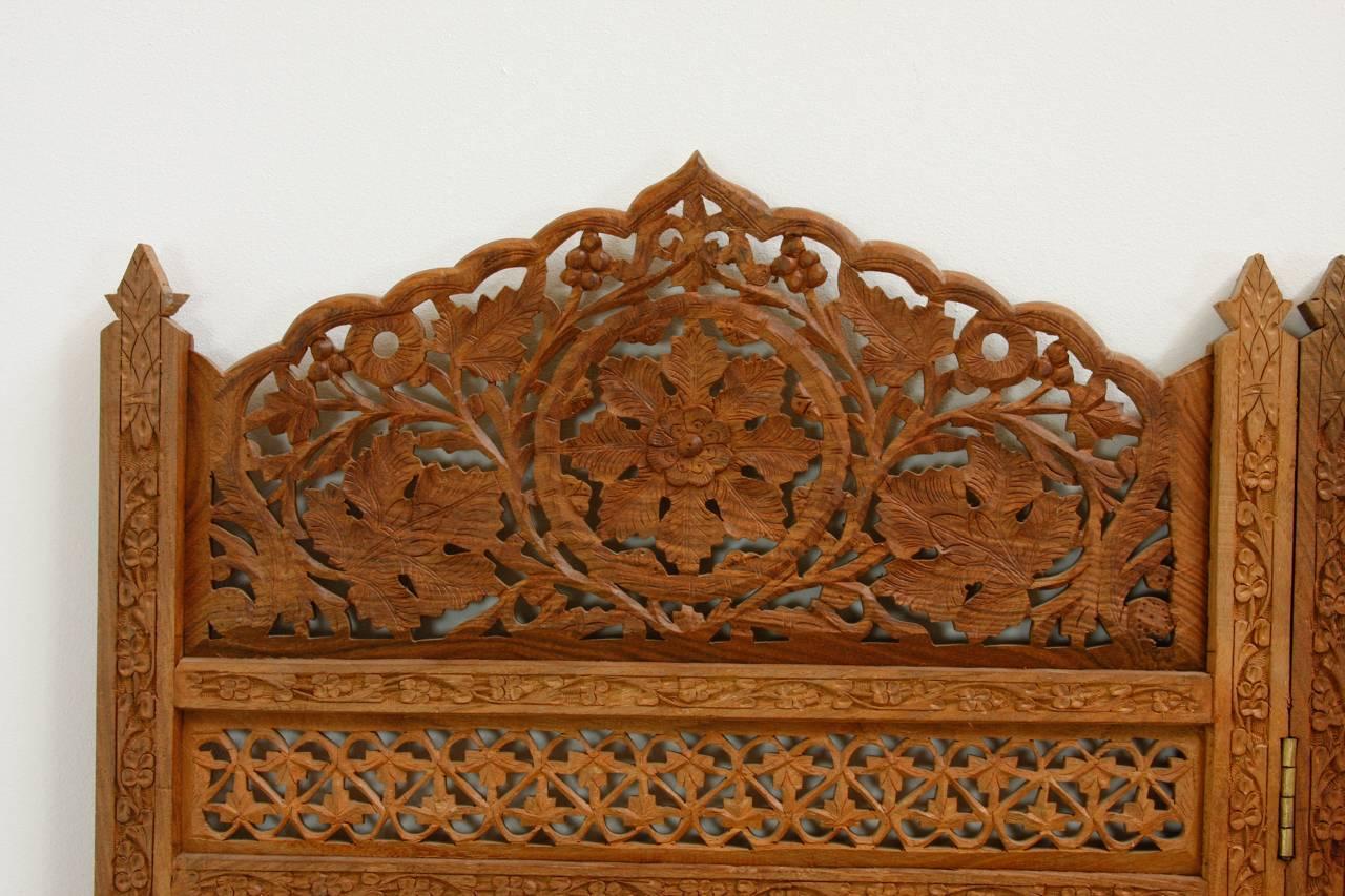 Hand-Crafted Anglo-Indian Carved Four Panel Foliate Teak Screen