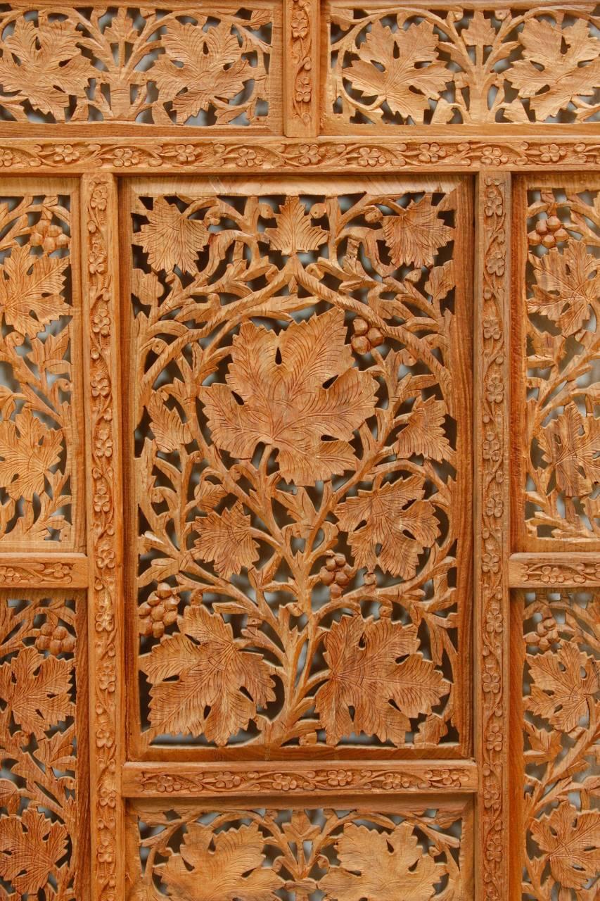 Anglo-Indian Carved Four Panel Foliate Teak Screen In Excellent Condition In Rio Vista, CA