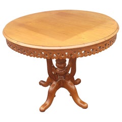 Mesa de centro redonda de madera dura tallada angloindia