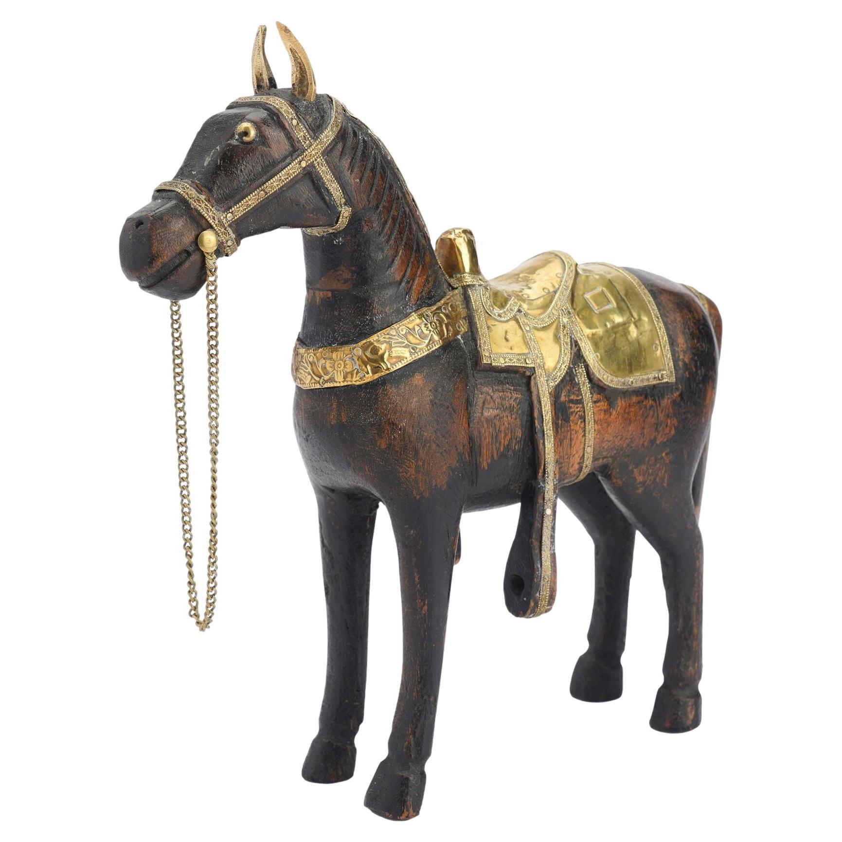 Figurine de cheval de guerre Marwari en bois de mango sculpté anglo-indien, années 1800