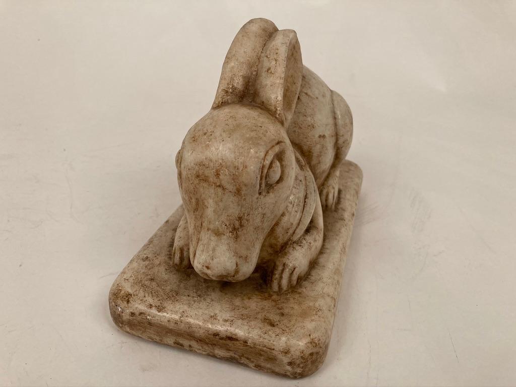 Anglo-indische geschnitzte Marmorfigur eines Kaninchens – 2023 ist das Jahr des Kaninchens! im Angebot 9