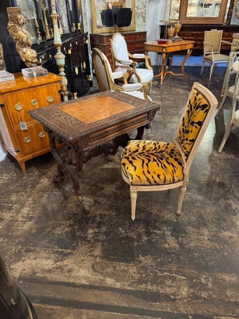Table à écrire anglo-indienne en chêne sculpté en vente 2
