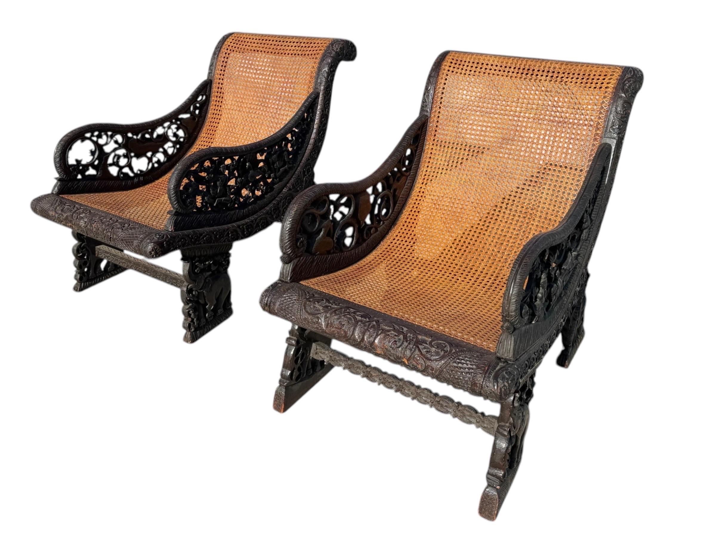 Paire de fauteuils inclinables sculptés anglo-indiens en vente 3