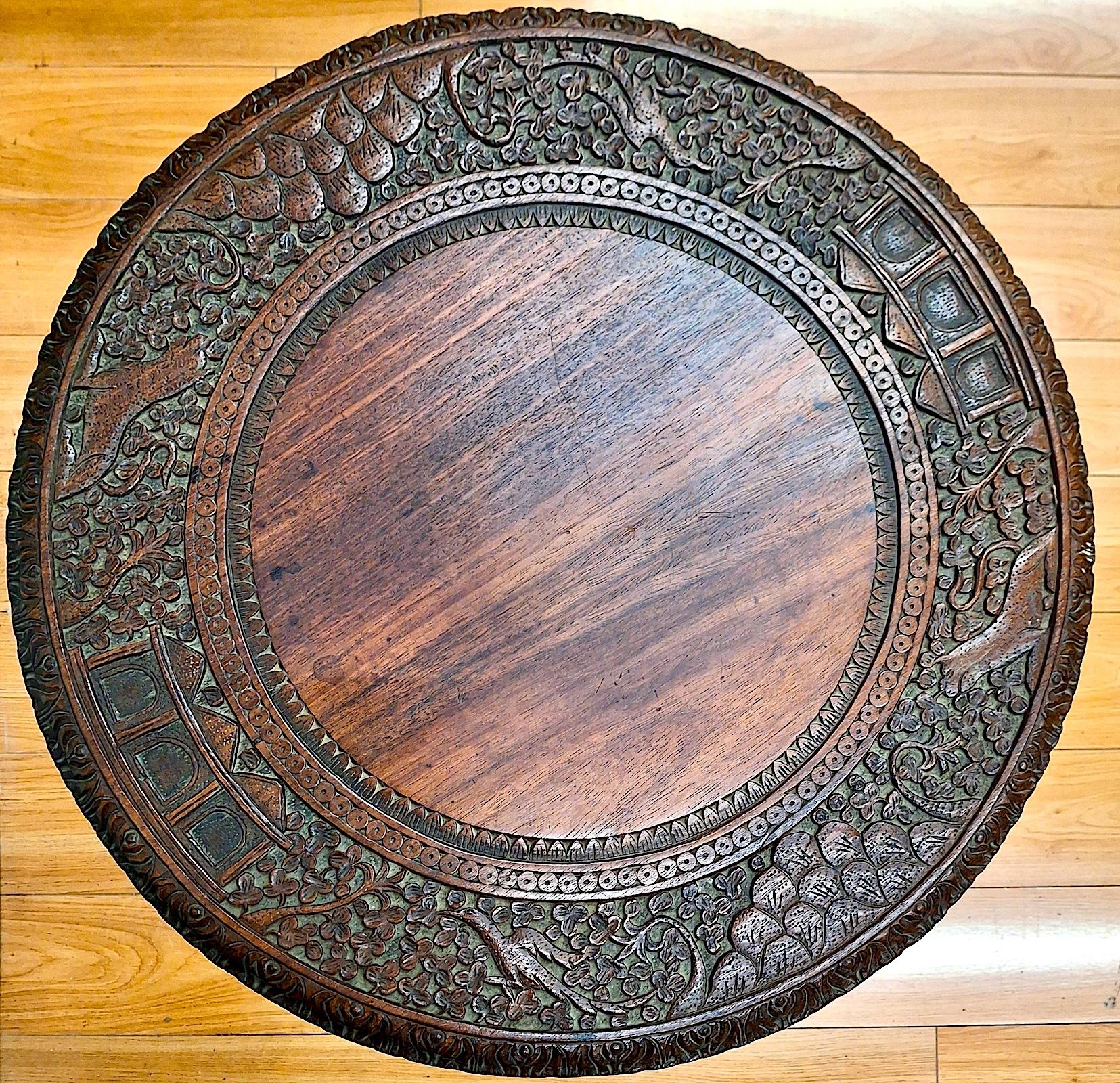Indien Table d'appoint anglo-indienne en palissandre sculpté en vente
