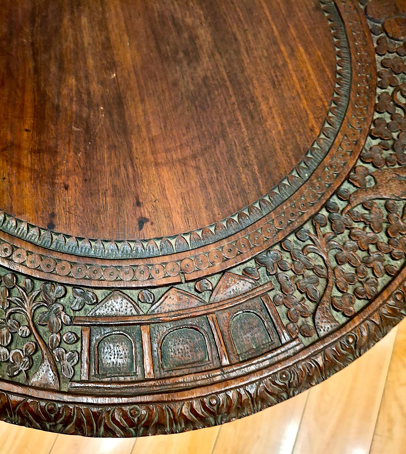20ième siècle Table d'appoint anglo-indienne en palissandre sculpté en vente