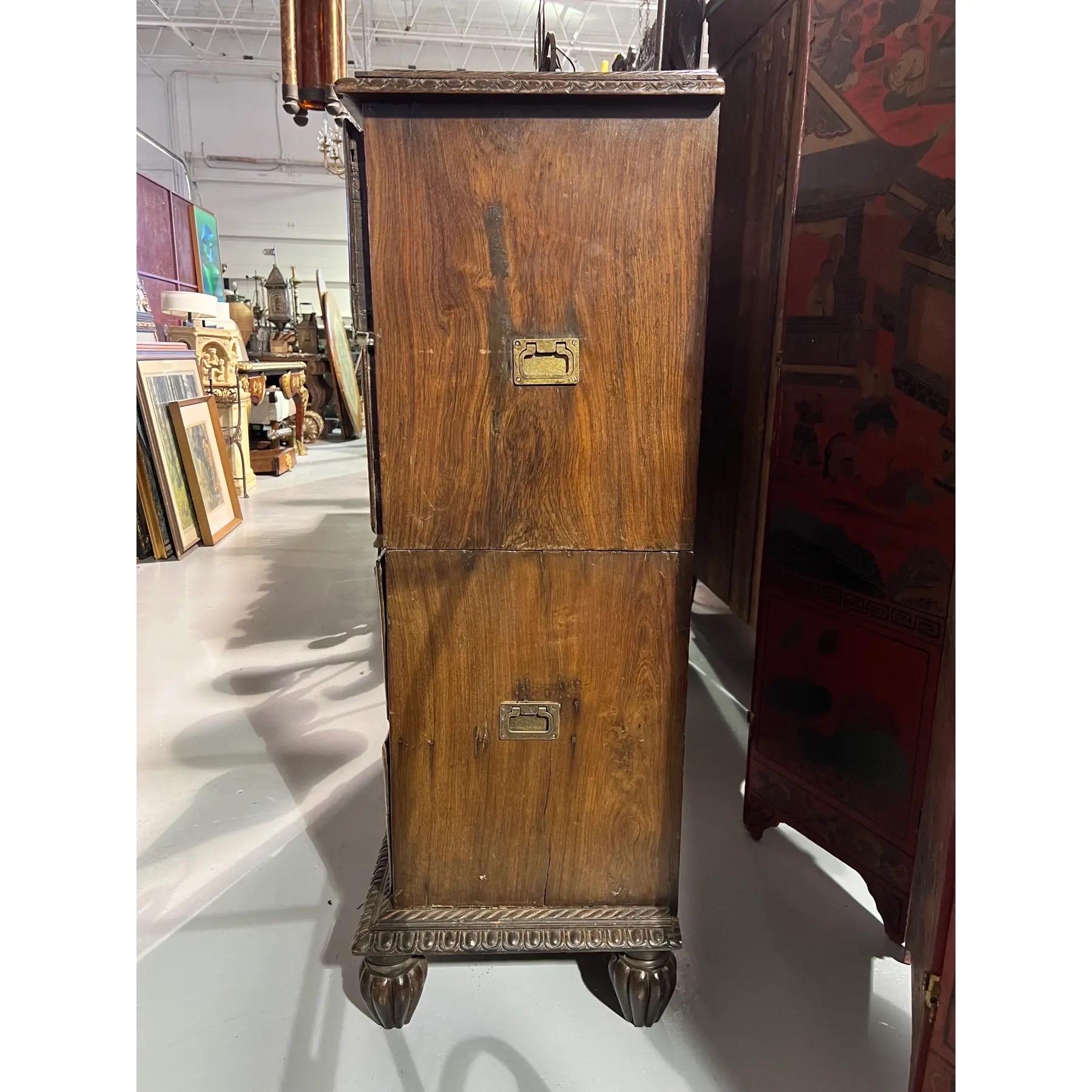 Asiatico Cassapanca anglo-indiana intagliata in teak in vendita