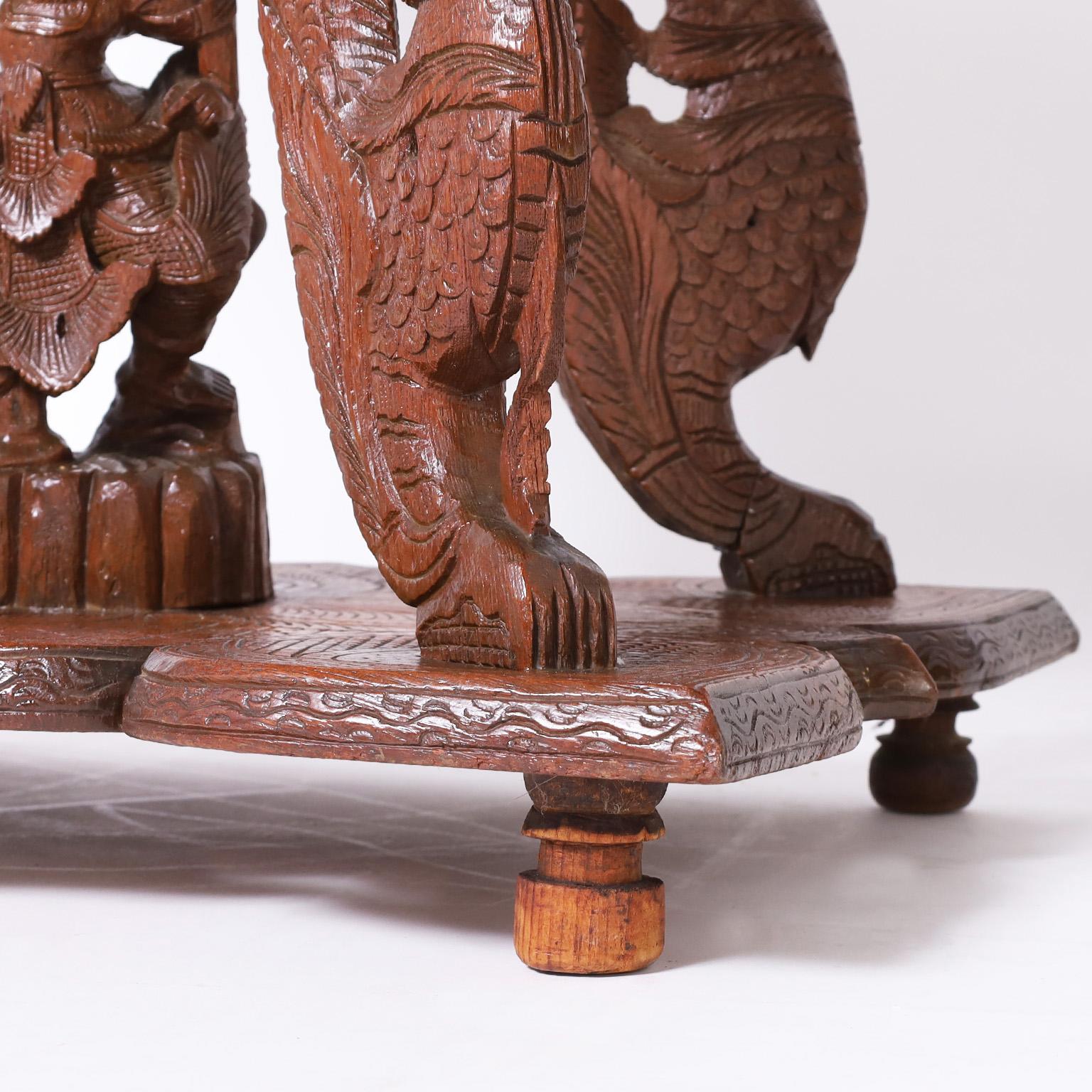 Soporte o mesa de madera tallada angloindia en venta 3