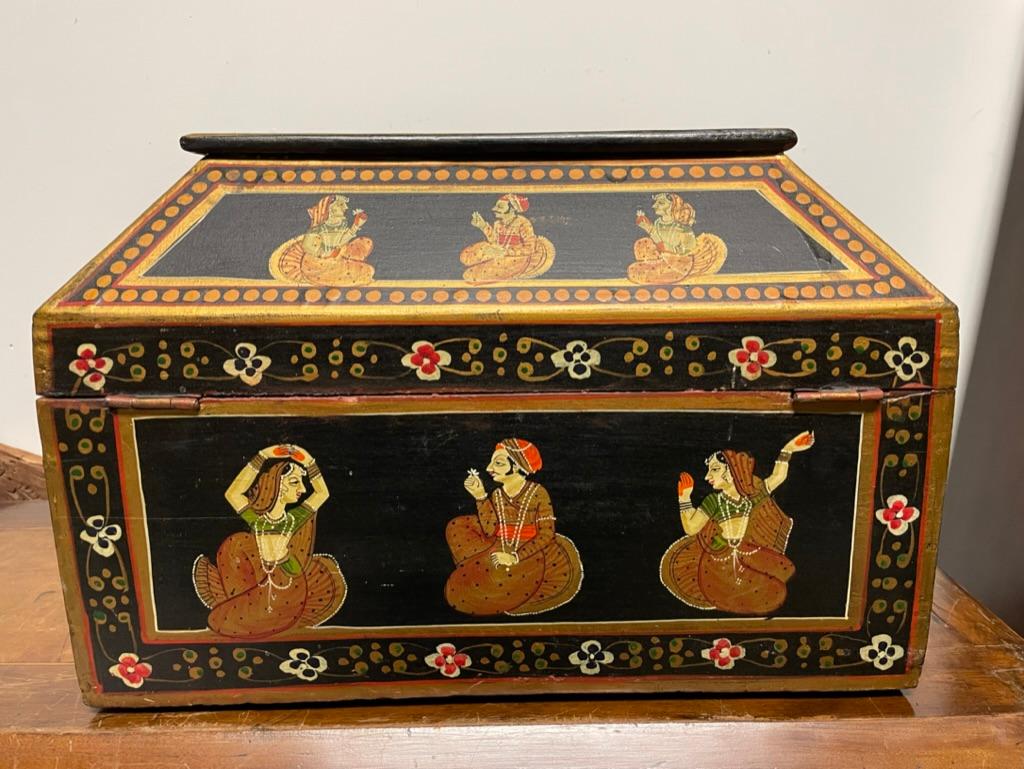 Hand-Painted Anglo Indian Decorative Box with Painted Figures of Dancers For Sale