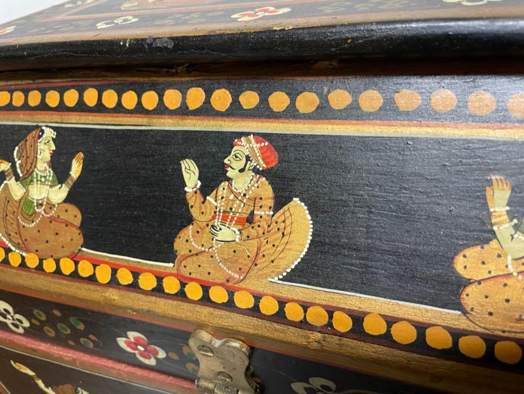 Anglo Indian Decorative Box with Painted Figures of Dancers For Sale 1