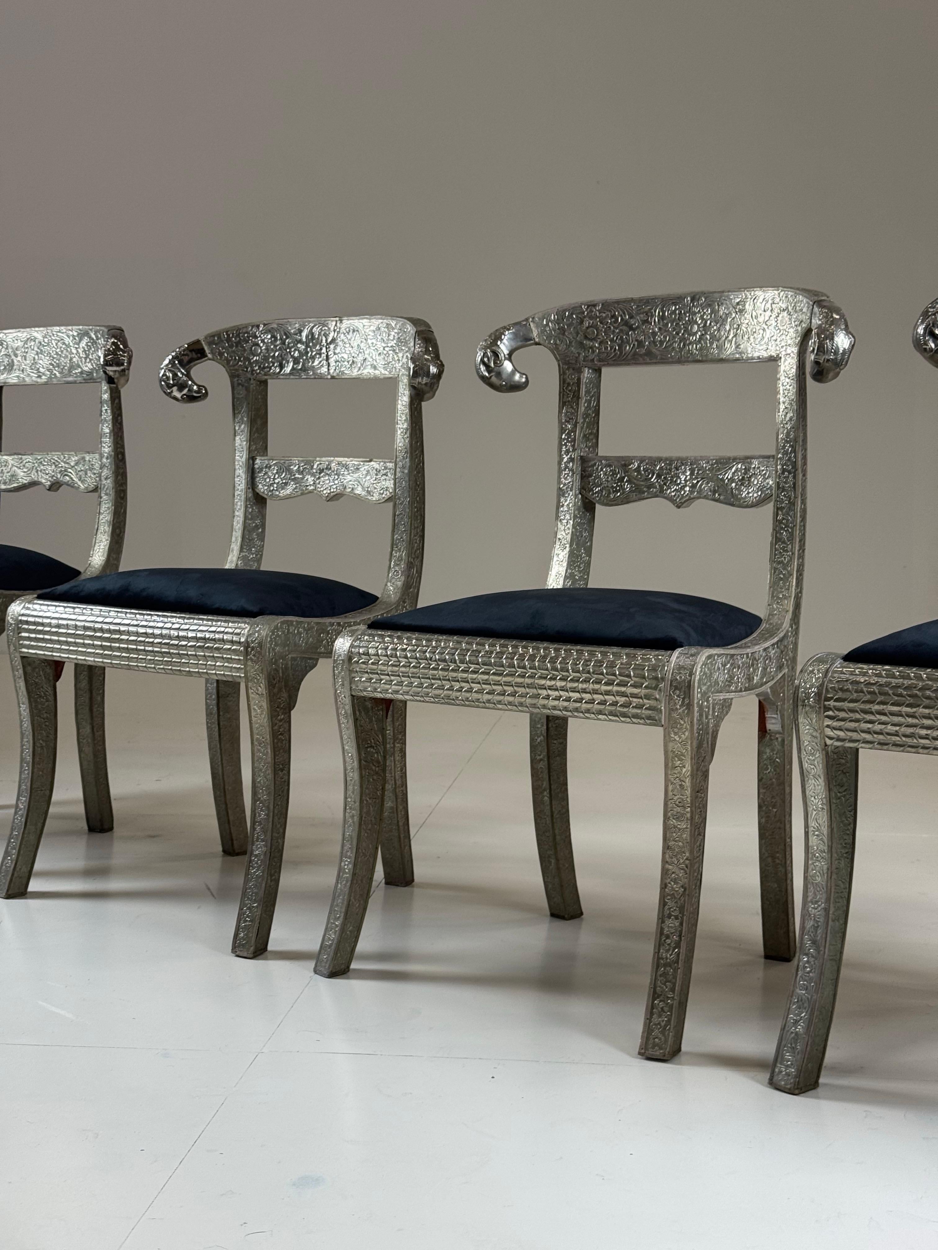 ¡En perfecto estado!

Sillones / sillones club de estilo Art Déco. Fabricado por Lounge Atelier A en 1992.

Tapizado en piel de oveja de alta calidad, acabado con ribetes negros. Ha adquirido una hermosa pátina con los años. Muy cómodo para