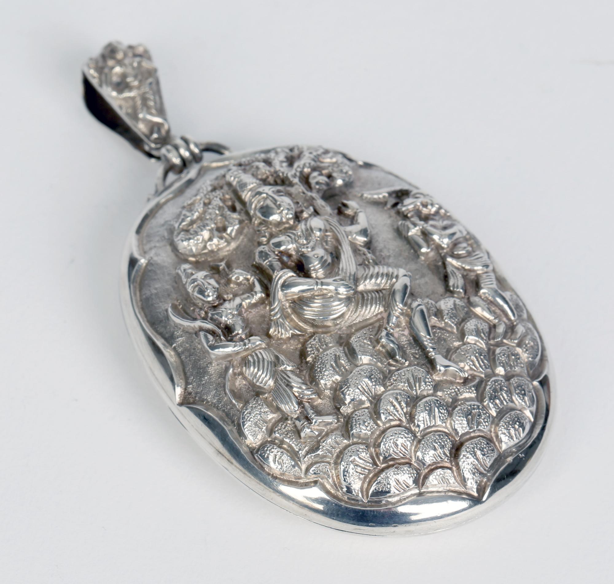 Anglo Indian Fine Large Silver Embossed Deity Oval Locket Dated 1880 For Sale 7