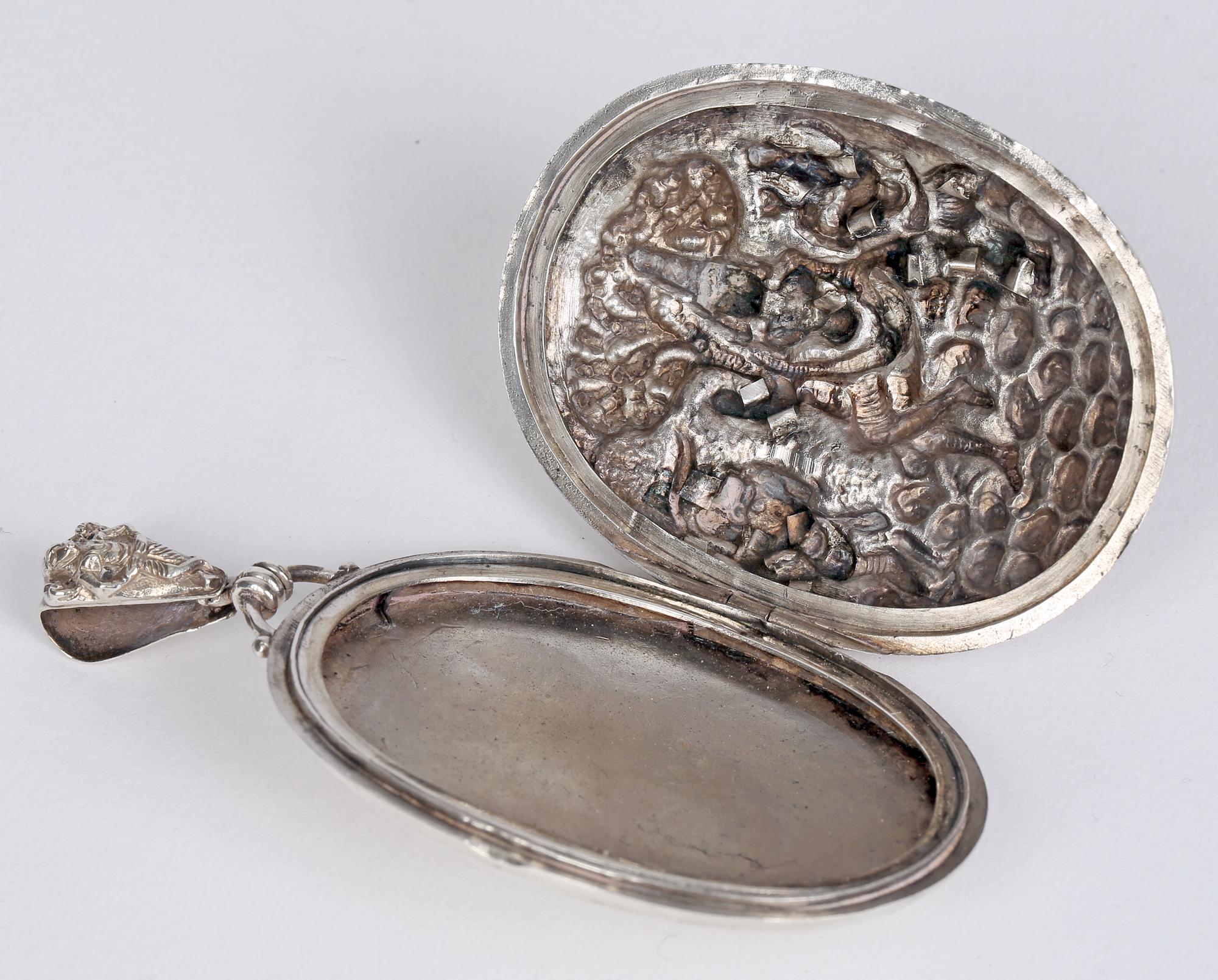 Anglo Indian Fine Large Silver Embossed Deity Oval Locket Dated 1880 For Sale 1