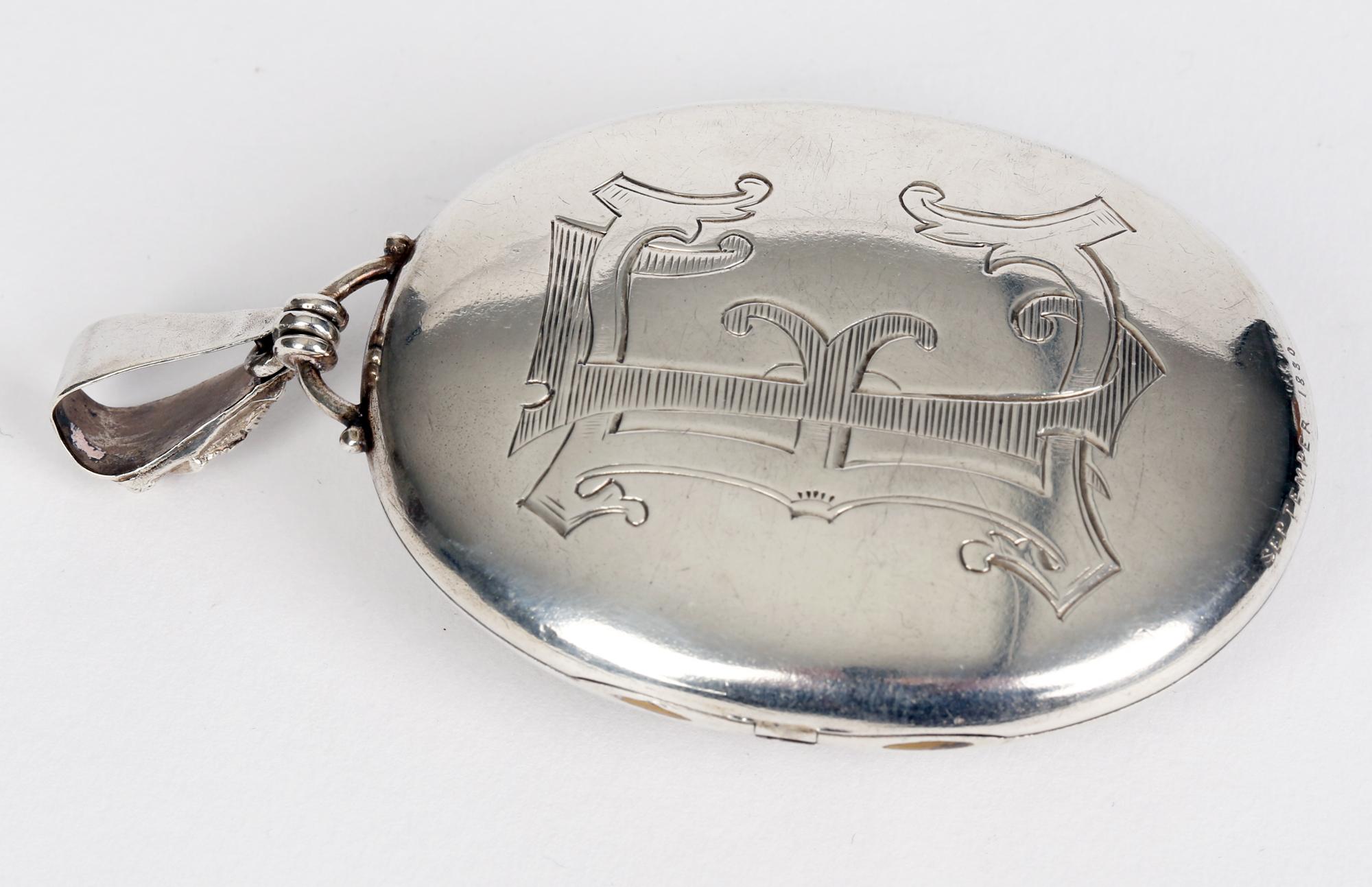 Anglo Indian Fine Large Silver Embossed Deity Oval Locket Dated 1880 For Sale 3