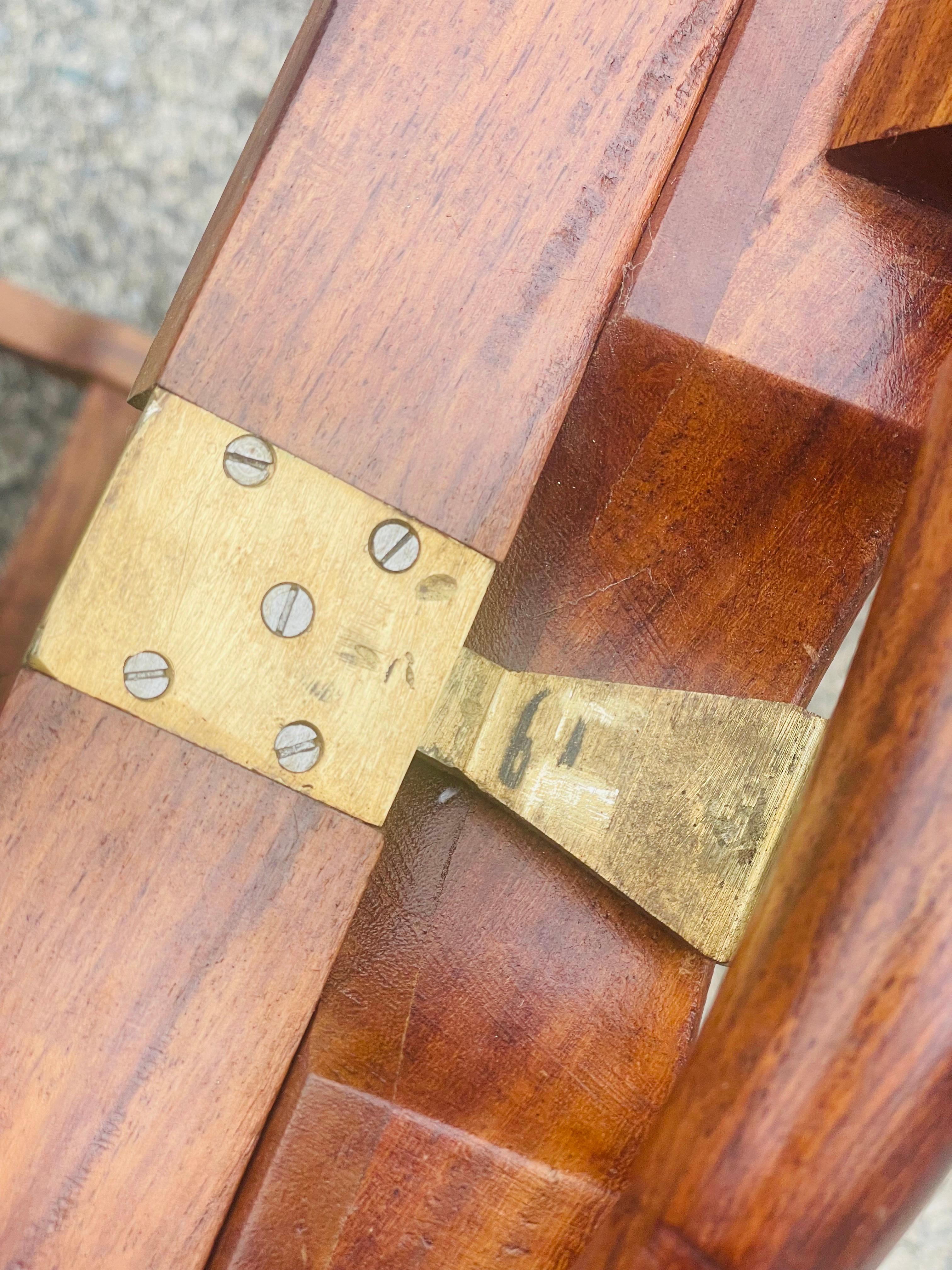 Bandeja plegable angloindia de palisandro/Mesa de mayordomo con incrustaciones de metal mixto en venta 4