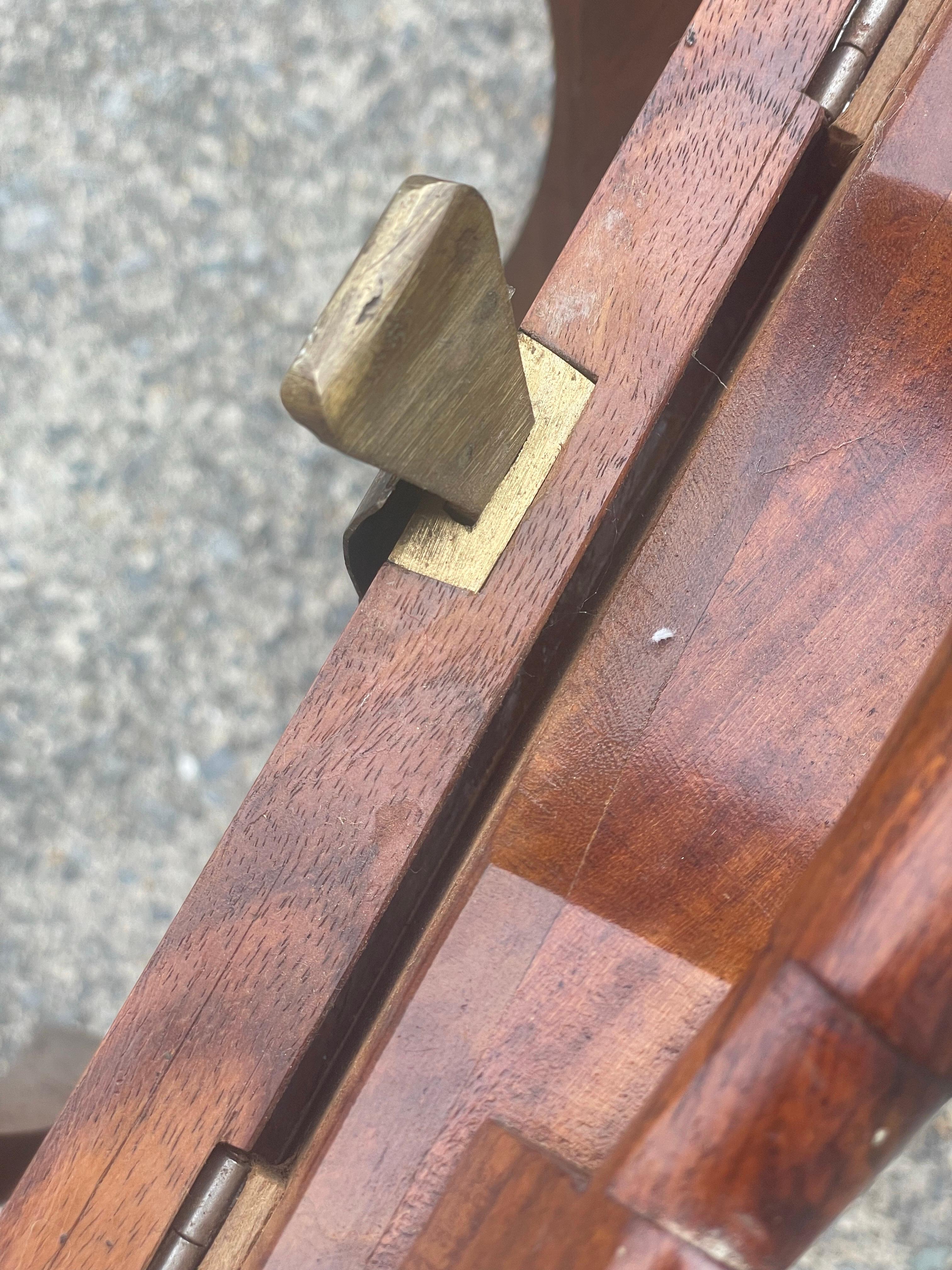 Bandeja plegable angloindia de palisandro/Mesa de mayordomo con incrustaciones de metal mixto en venta 7