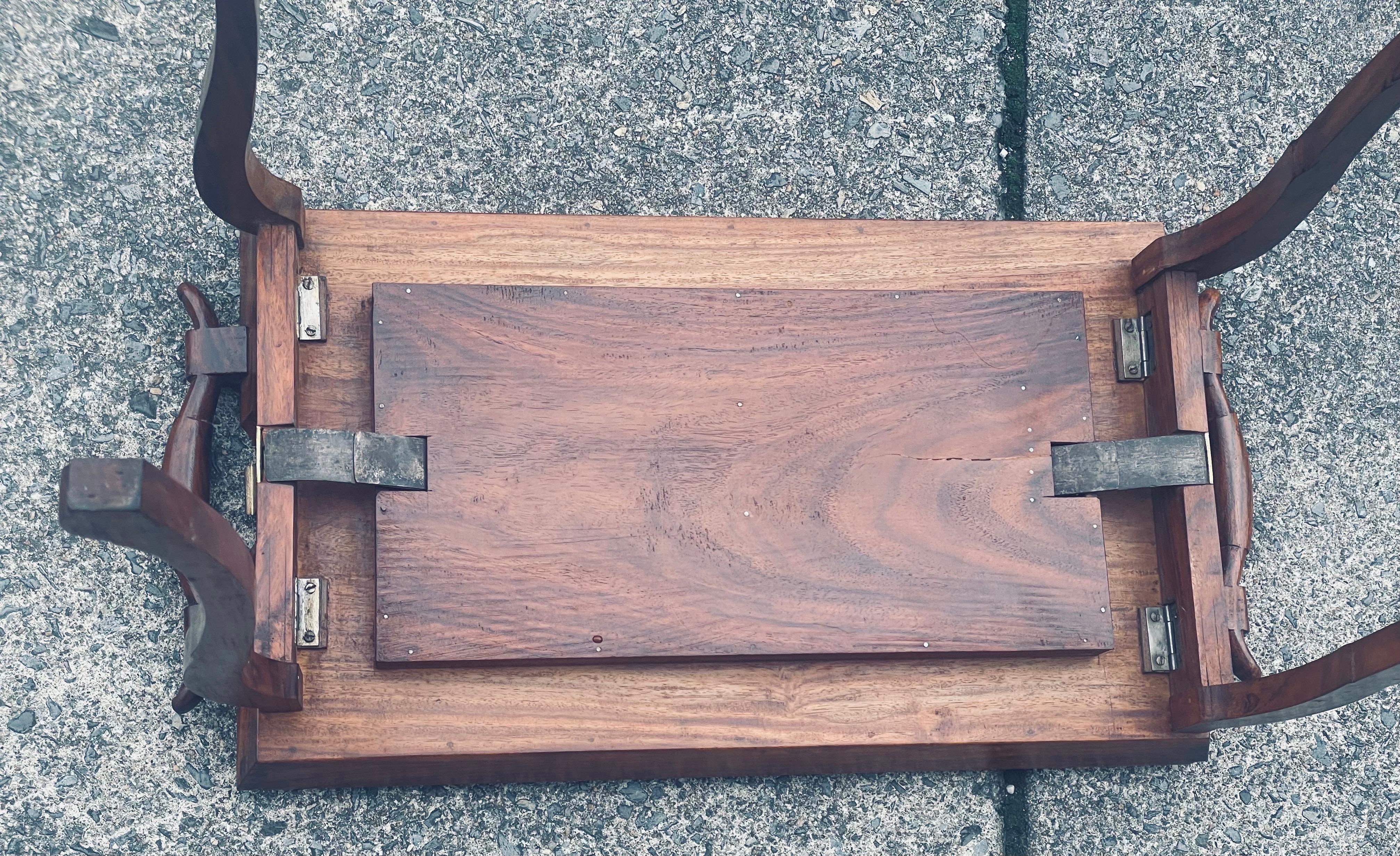 Bandeja plegable angloindia de palisandro/Mesa de mayordomo con incrustaciones de metal mixto en venta 8