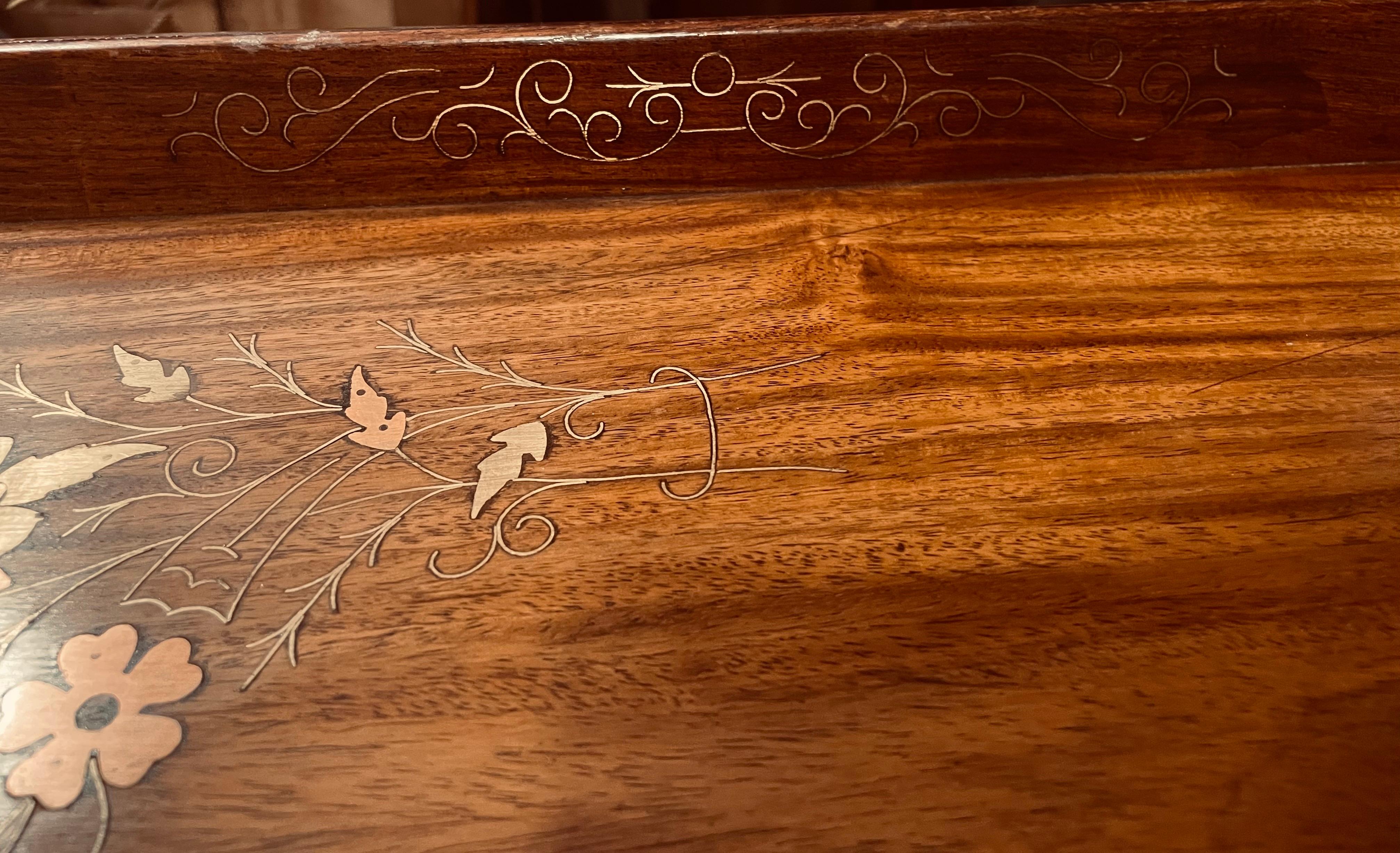 Bandeja plegable angloindia de palisandro/Mesa de mayordomo con incrustaciones de metal mixto Latón en venta