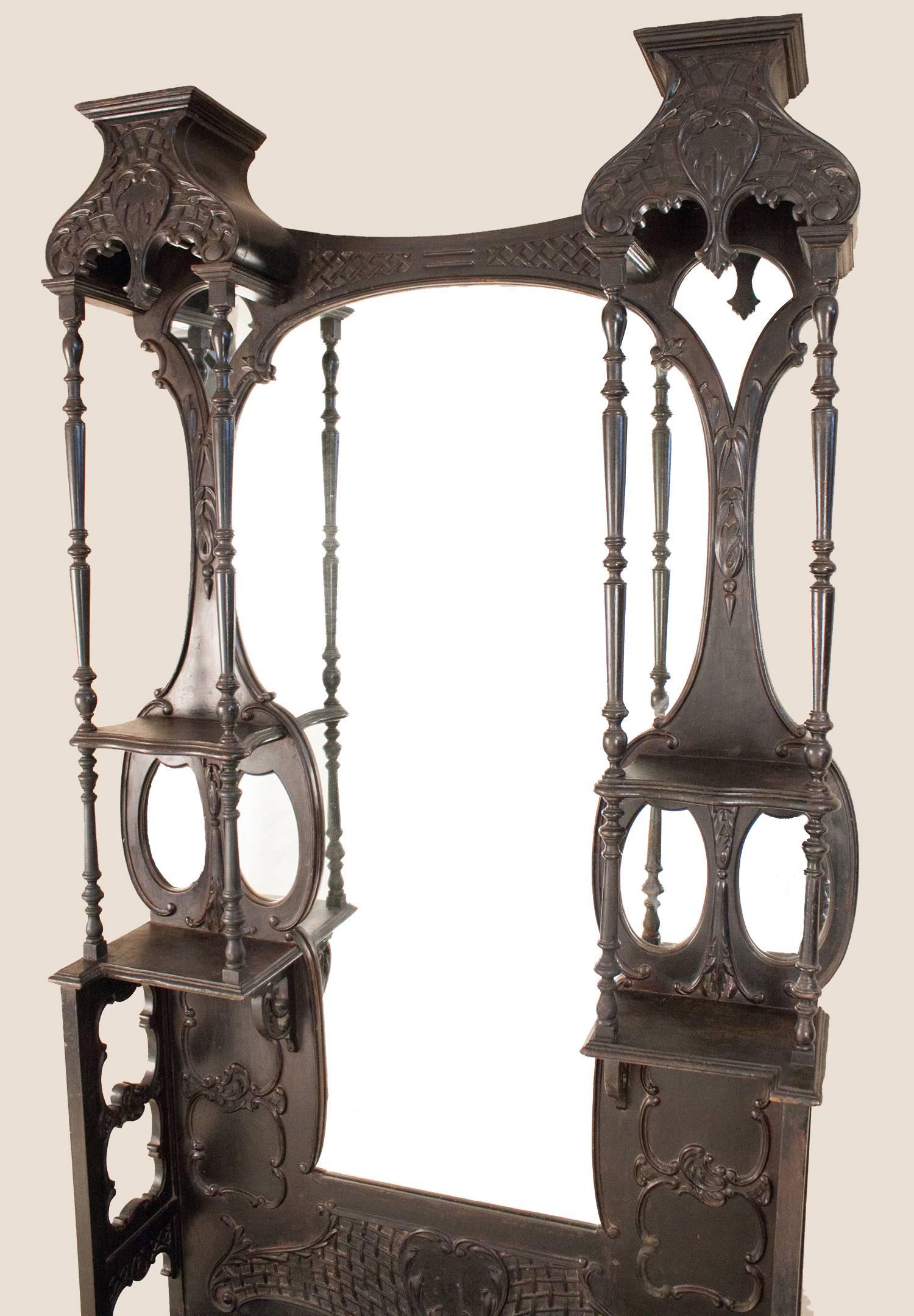 Sculpté Miroir d'entrée anglo-indien avec banc