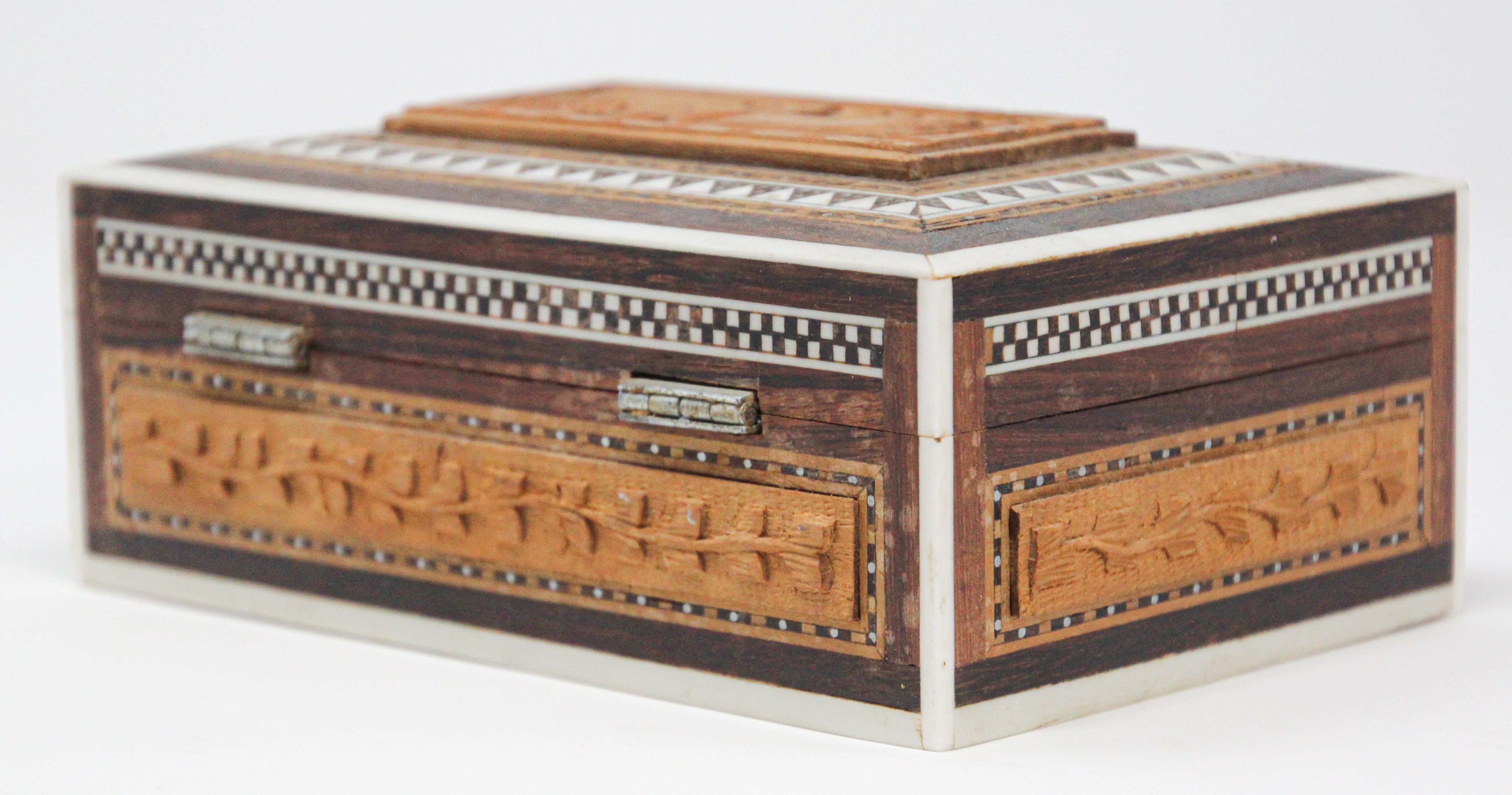Anglo-Indian Hand Carved Vizagapatam Mughal Style Box 5