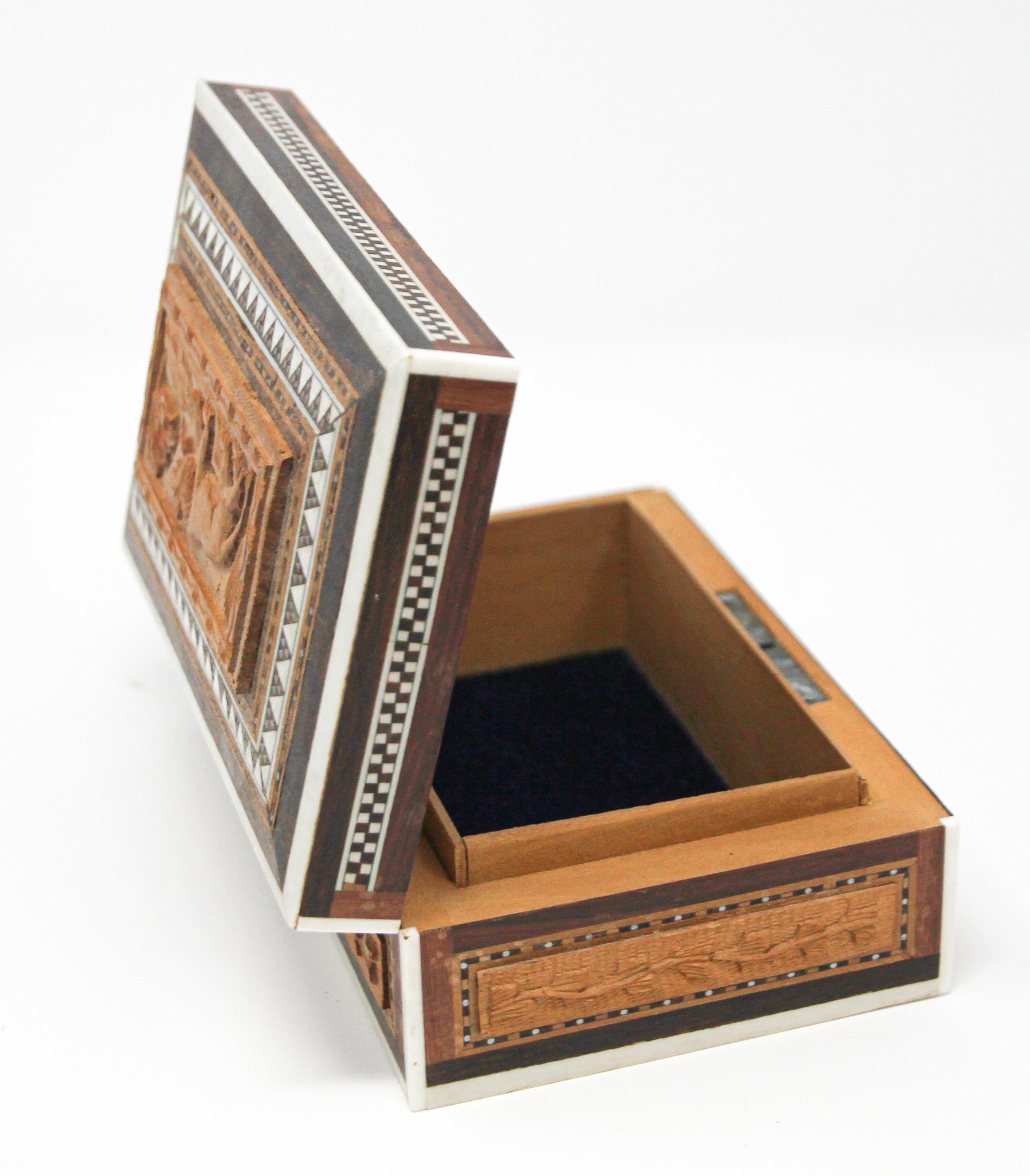 Anglo-Indian Hand Carved Vizagapatam Mughal Style Box 7