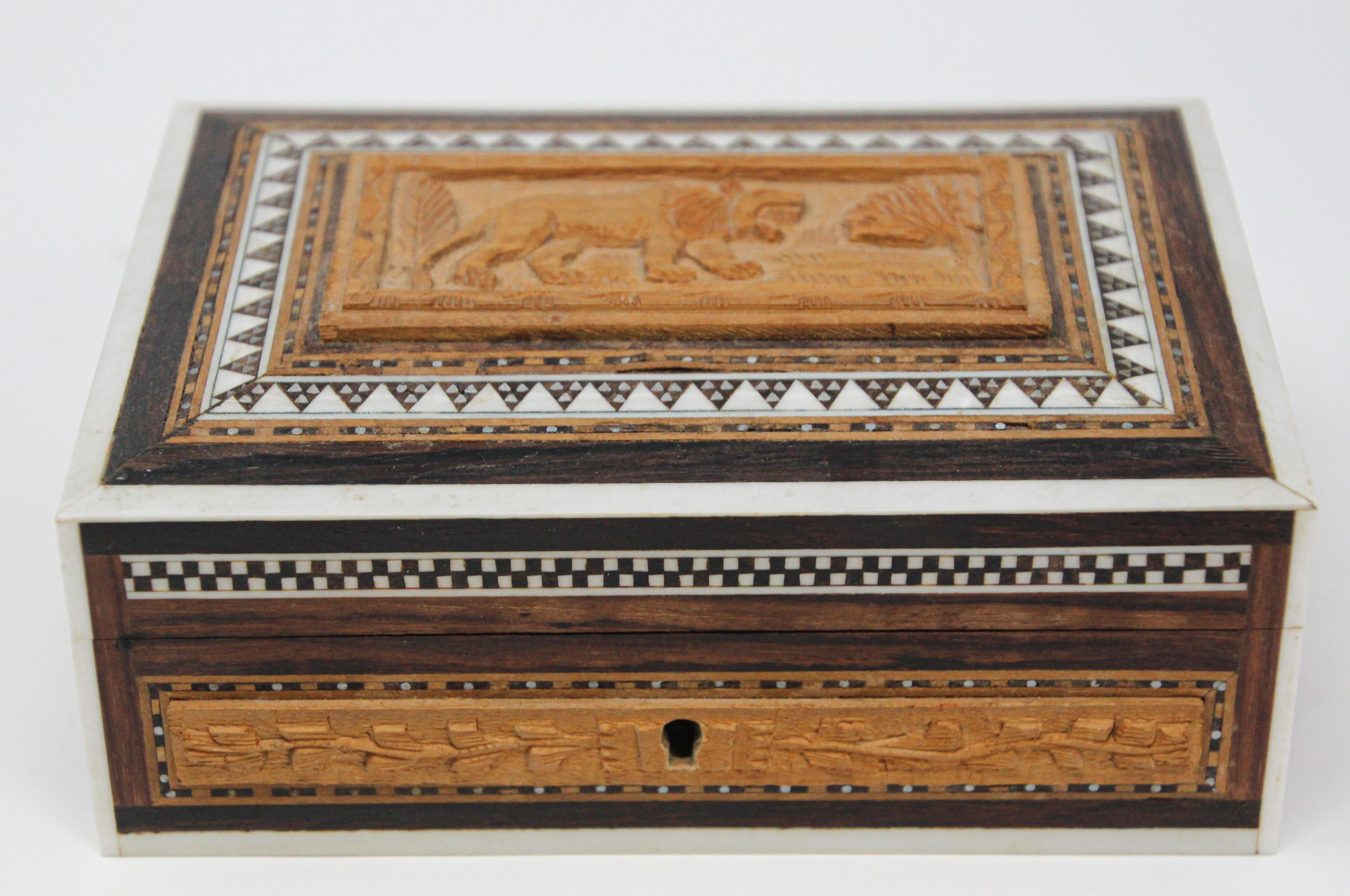 Anglo-Indian Hand Carved Vizagapatam Mughal Style Box In Good Condition In North Hollywood, CA