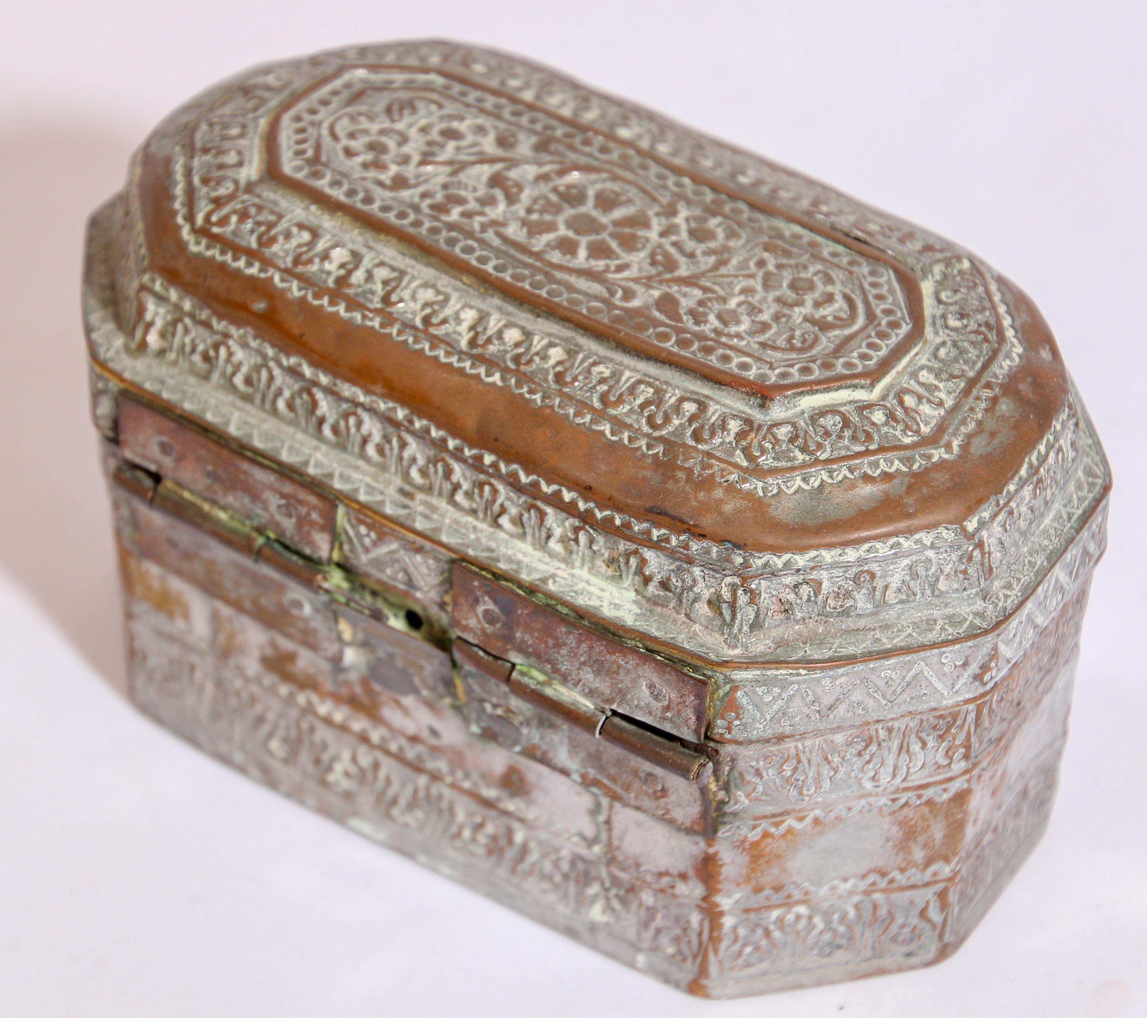 20th Century Handcrafted Tinned Copper Metal Betel or Spices Caddy Box For Sale