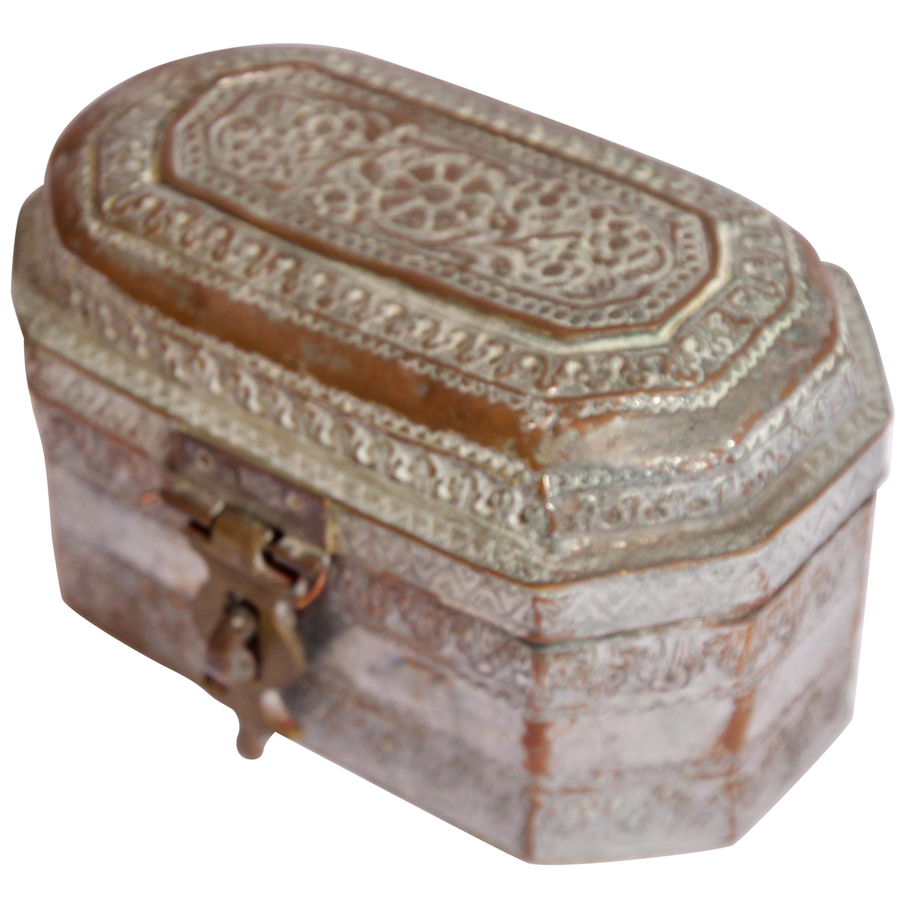 Handcrafted Tinned Copper Metal Betel or Spices Caddy Box For Sale