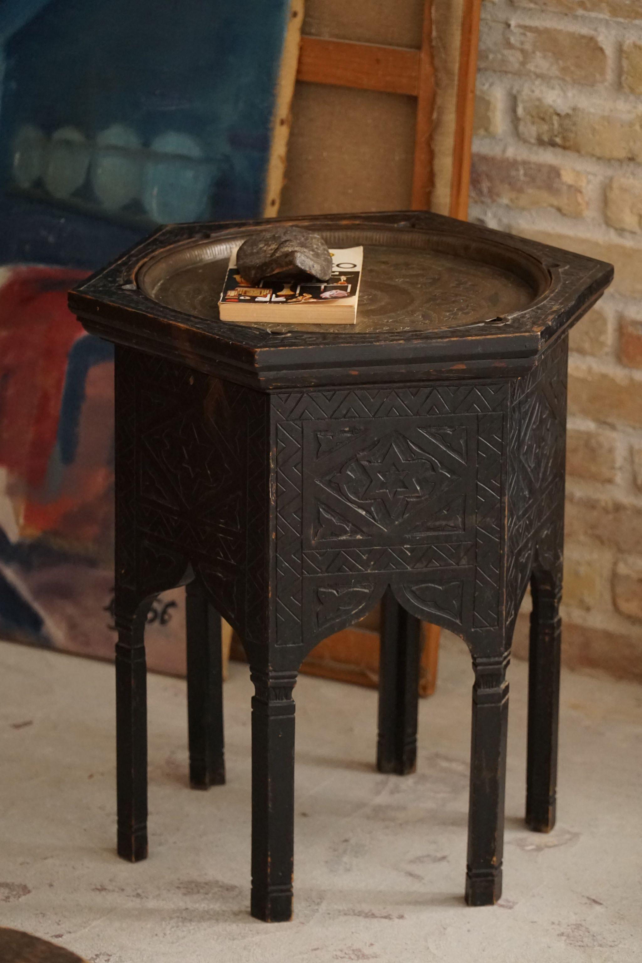 A decorative hexagon shaped side table with 6 legs. Made in the countryside by an unknown cabinetmaker in India. Made in the late 19th century. A cute vintage wabi sabi item, well suited for the modern interior.

