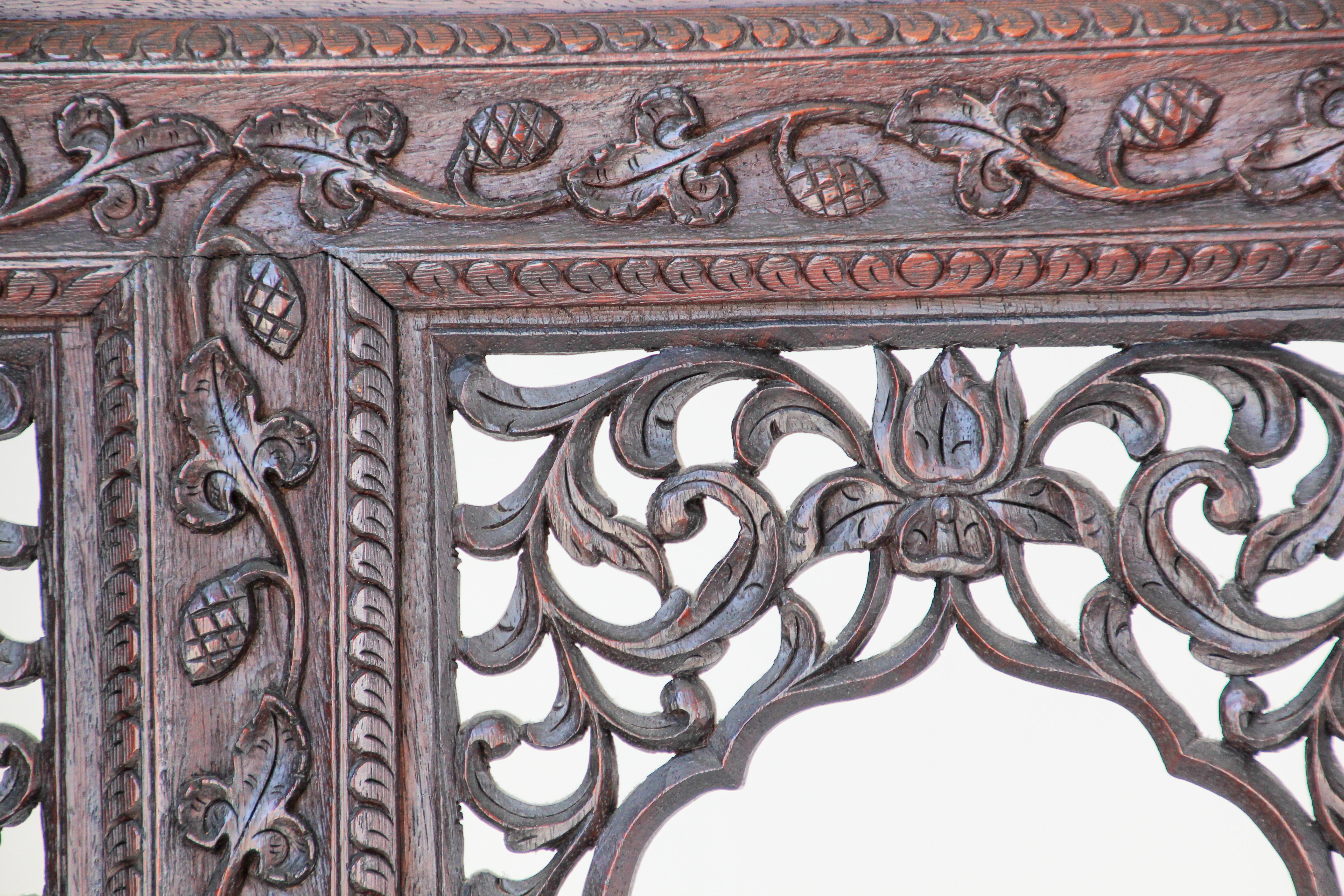 Anglo-Indian Mughal Hardwood Three-Panel Screen For Sale 1