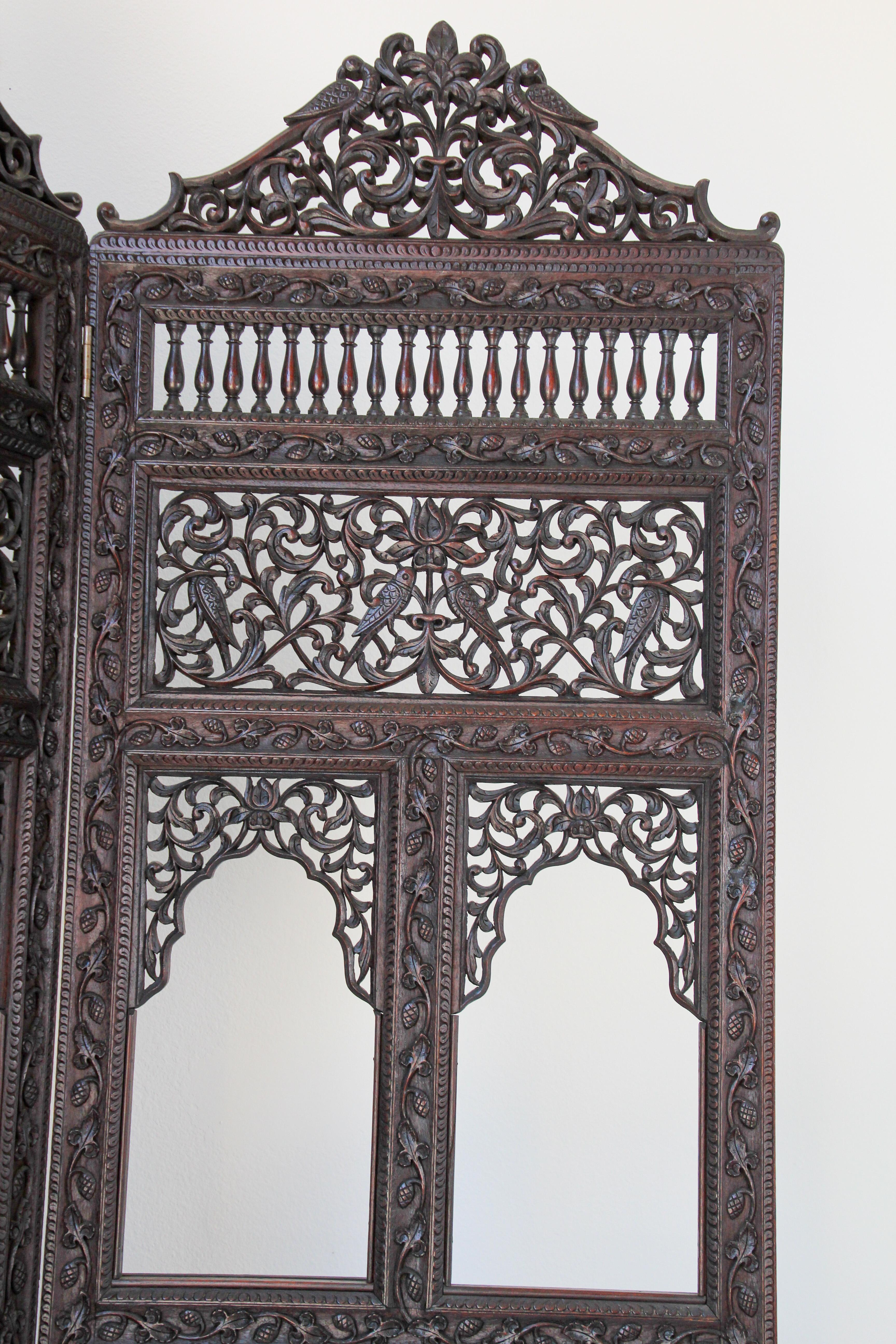 Anglo-Indian Mughal Hardwood Three-Panel Screen For Sale 2