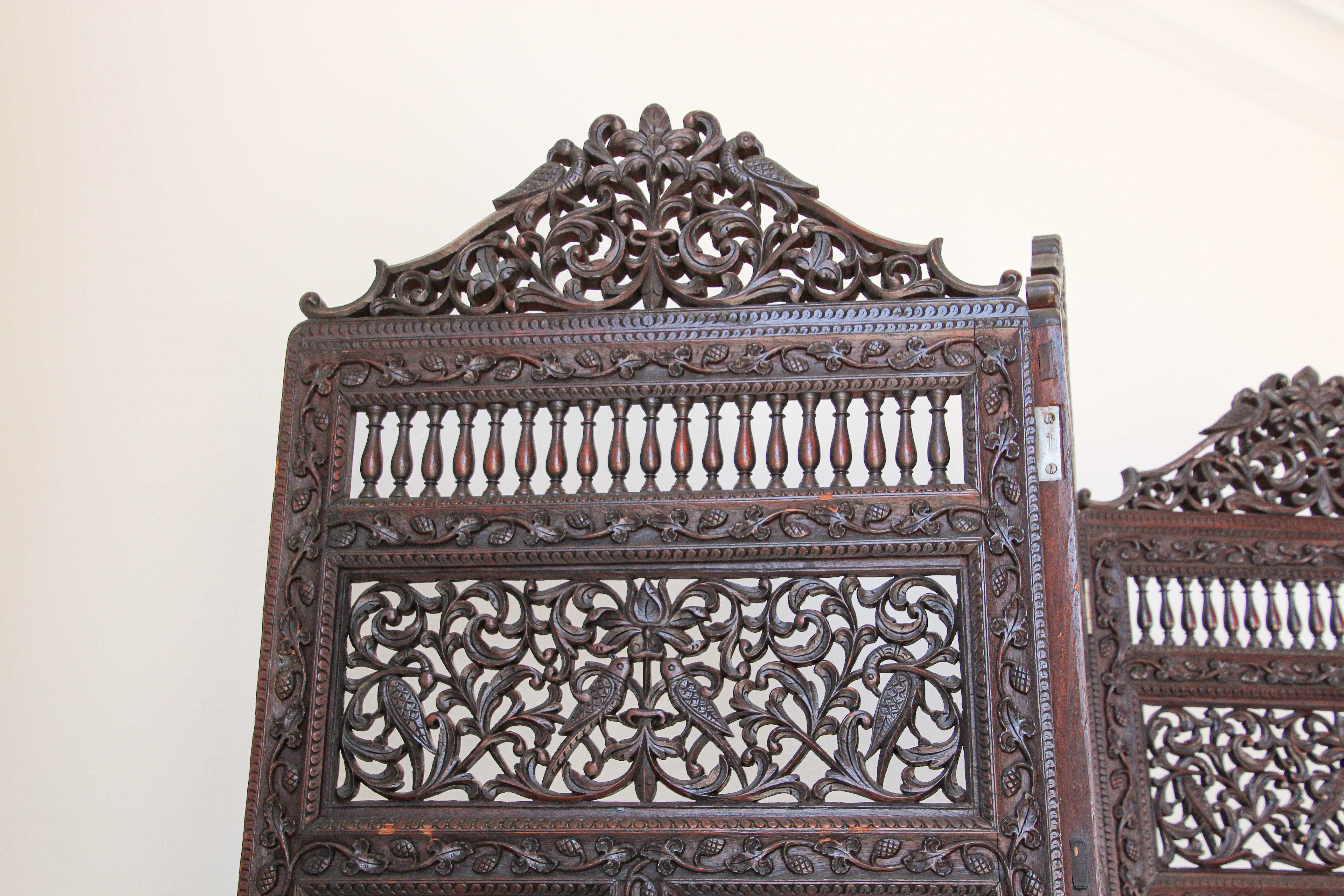 Anglo-Indian Mughal Hardwood Three-Panel Screen For Sale 4