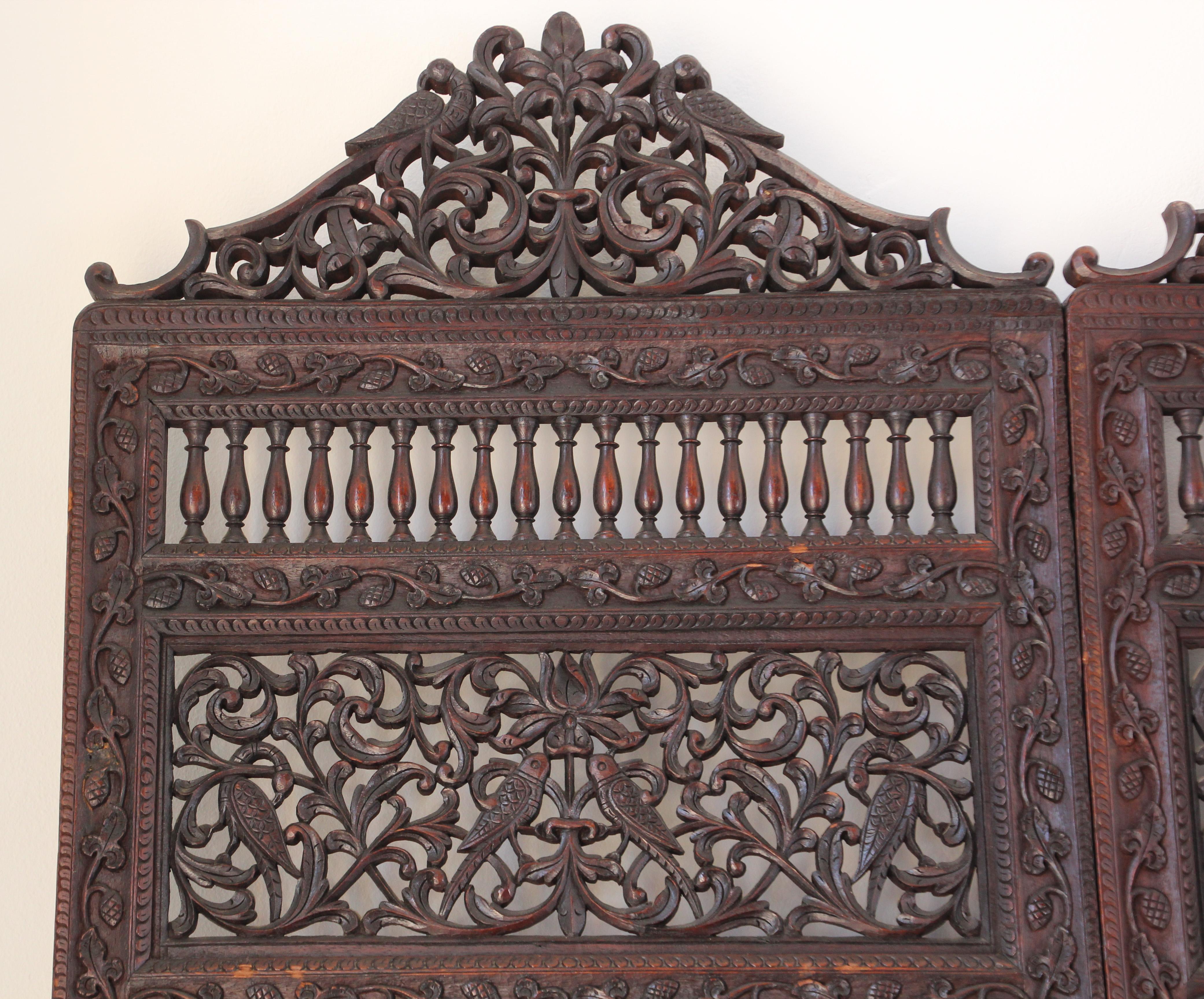 Anglo-Indian Mughal Hardwood Three-Panel Screen For Sale 11