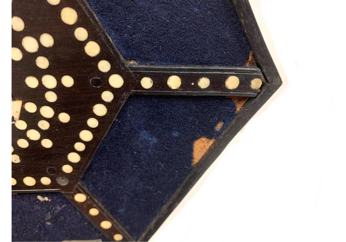 Anglo Indian Hexagonal Porcupine Quill & Bone Inlaid Box für die Wiederherstellung (20. Jahrhundert) im Angebot