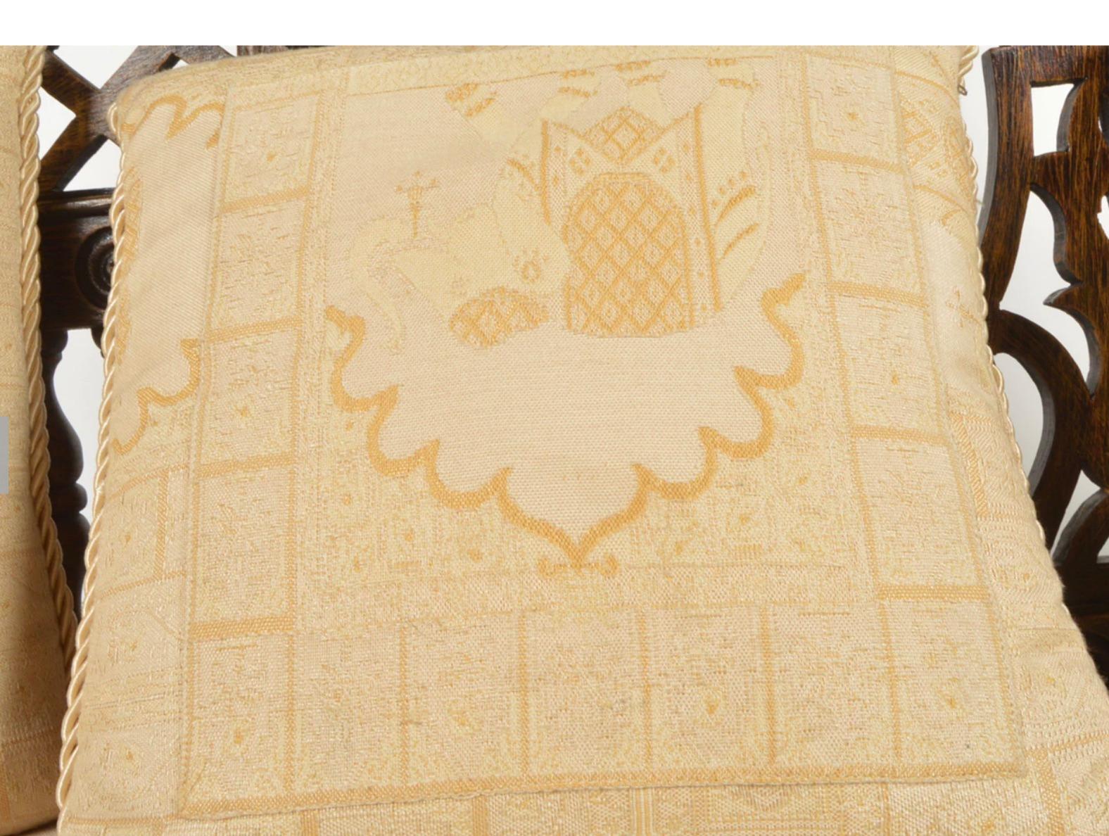 Moroccan Style High Design Wood Settee-Unique Subtle Moorish Pattern Upholstery In Good Condition For Sale In West Palm Beach, FL