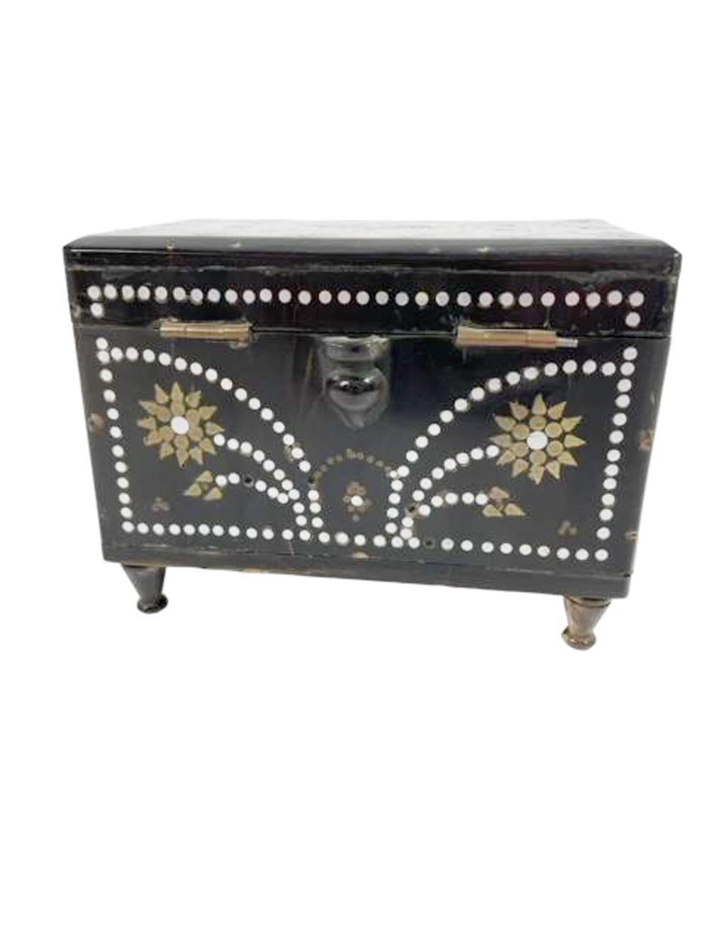 19th Century Anglo-Indian Horn Box with Inlaid Metal Floral Motifs Raised on Turned Feet For Sale