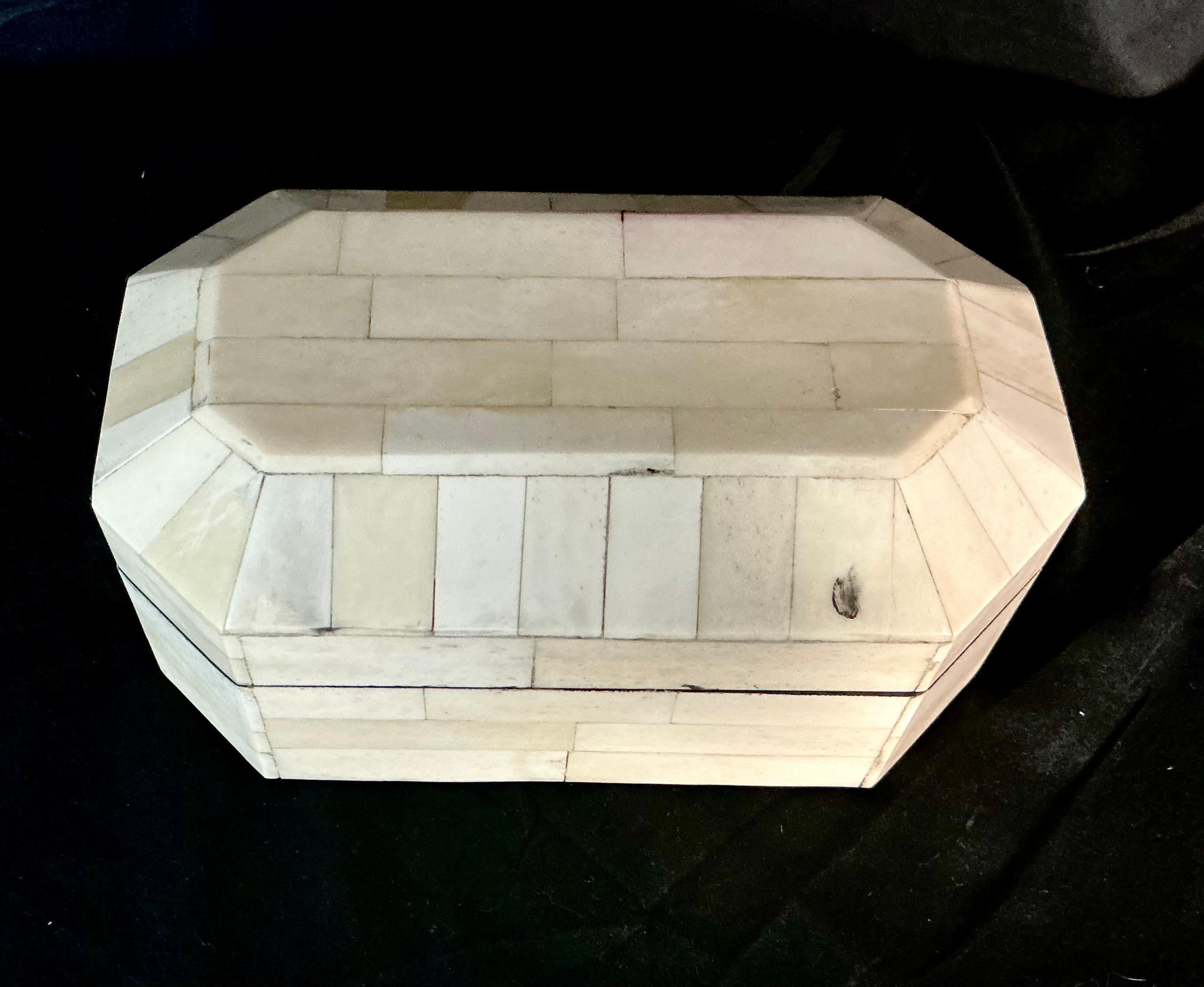 Anglo-Indian Inlaid Bone Box For Sale 3