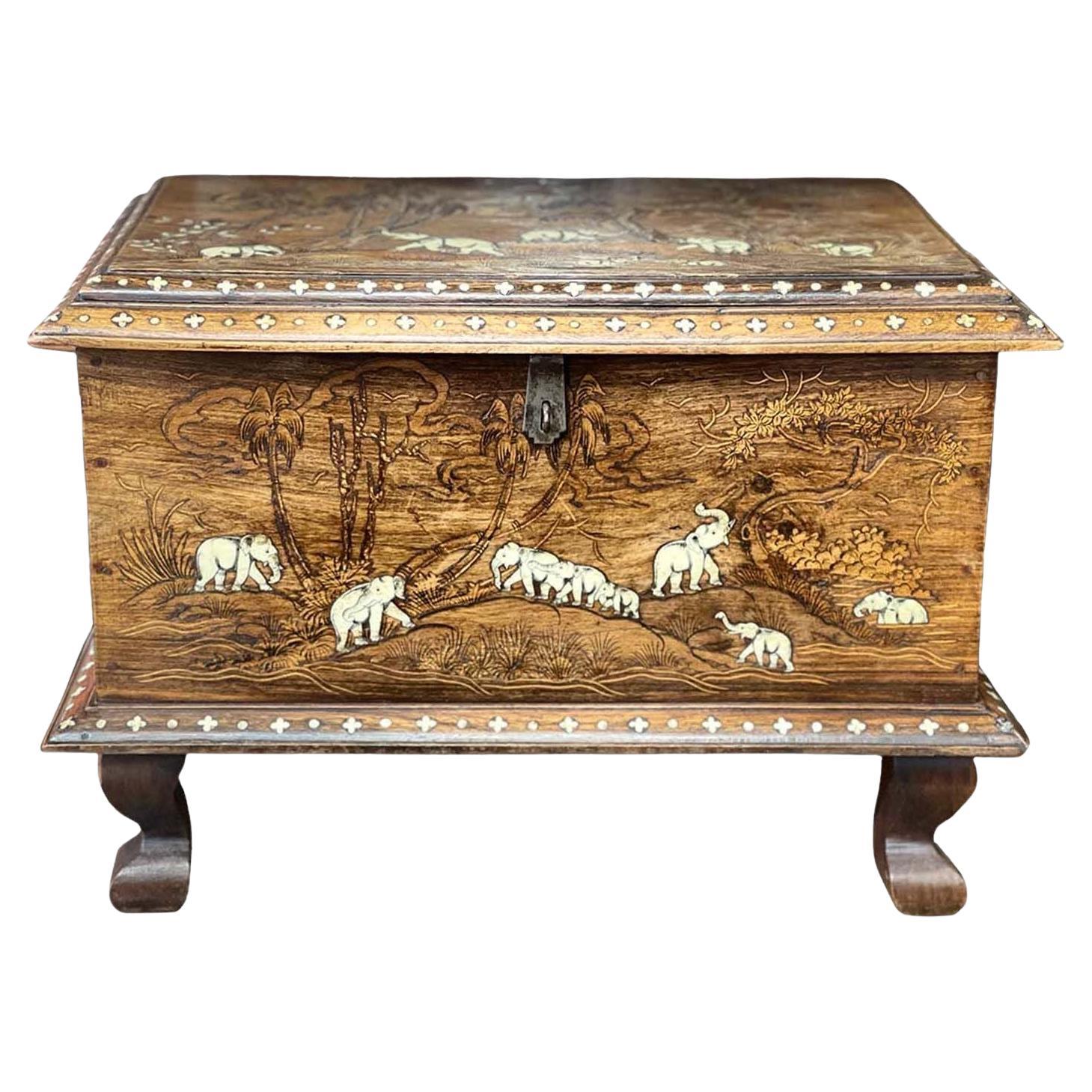 Anglo-indische Schachtel mit Intarsien und Elefantenmotiv im Angebot