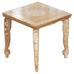 Tavolino in teak intarsiato anglo-indiano