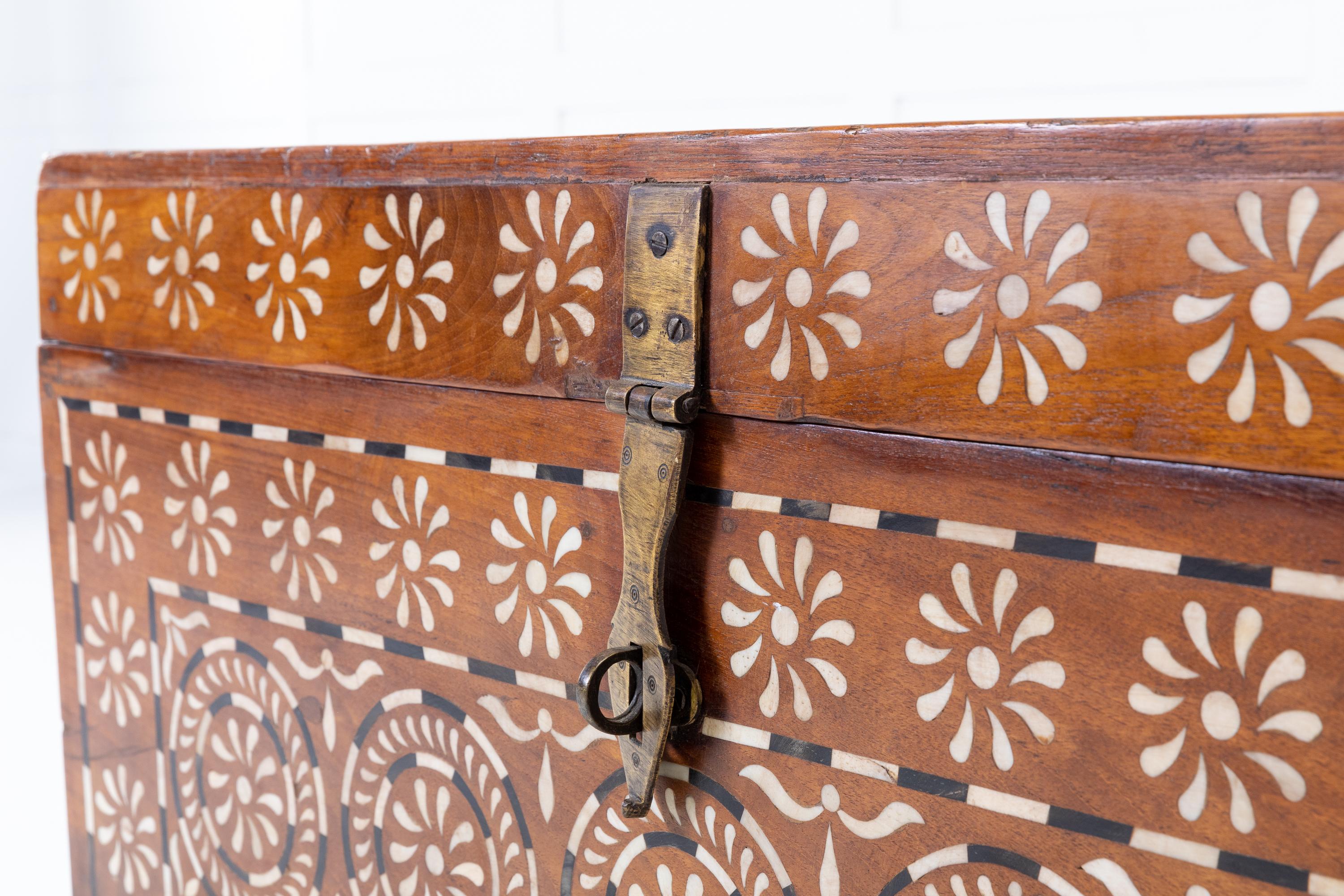 Anglo Indian Inlaid Teak Trunk In Good Condition In Gloucestershire, GB