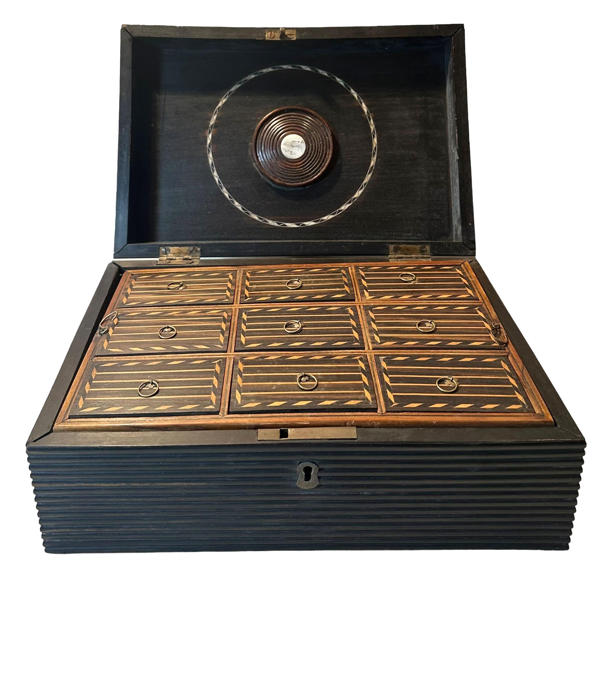 Caja de marquetería angloindia principios del siglo XIX en venta