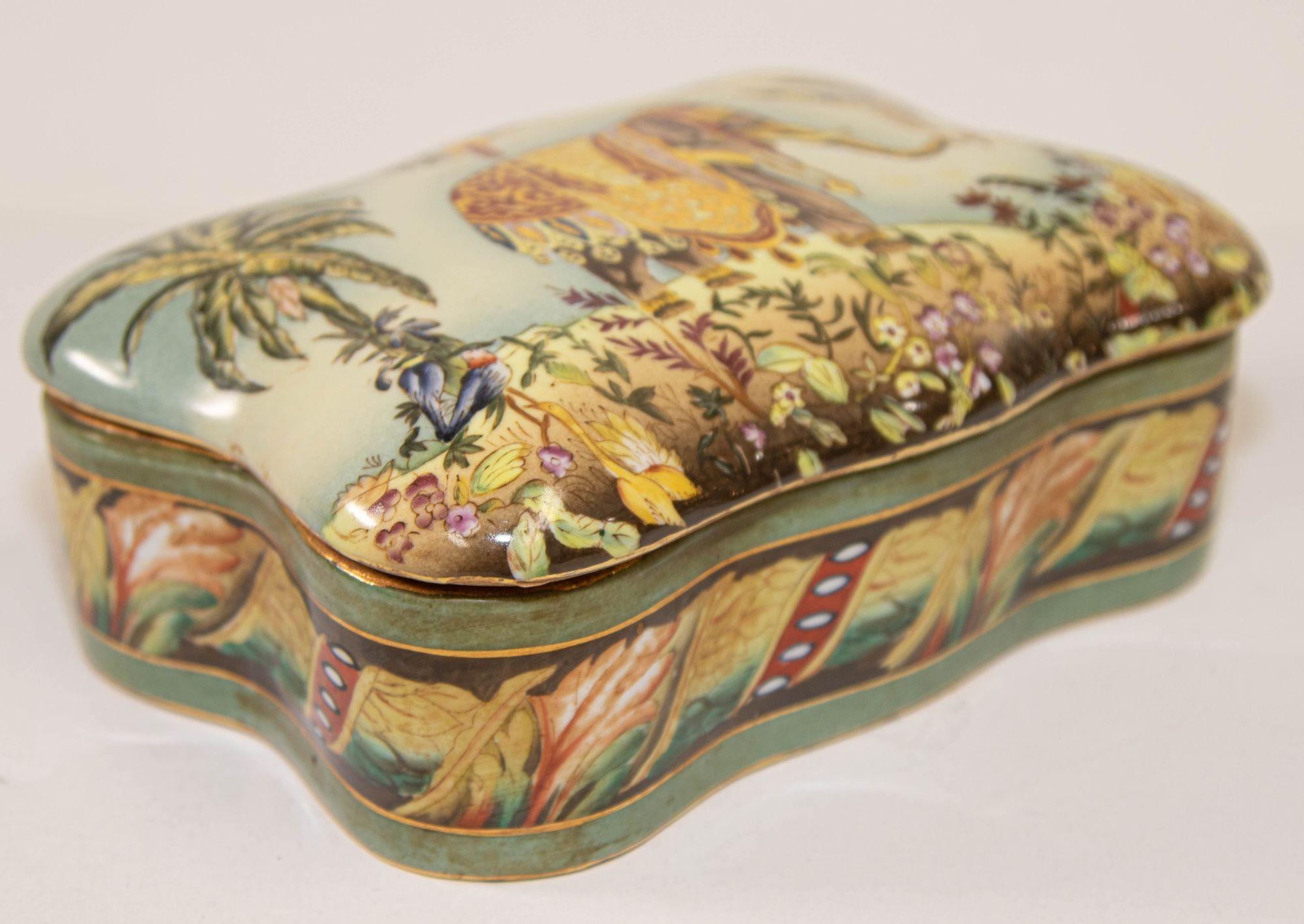Anglo Indian Lidded Porcelain Box with Elephant Scene 4