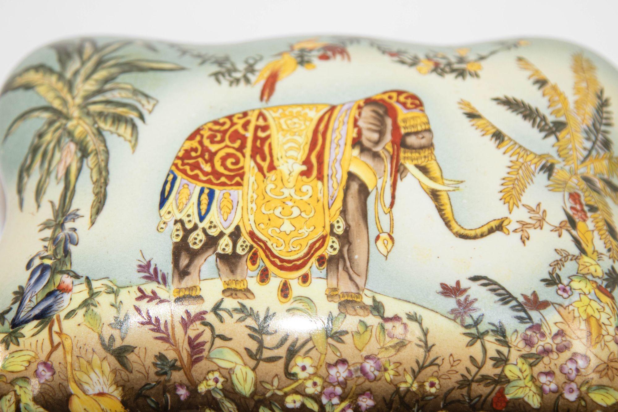 Anglo Indian Lidded Porcelain Box with Elephant Scene 10