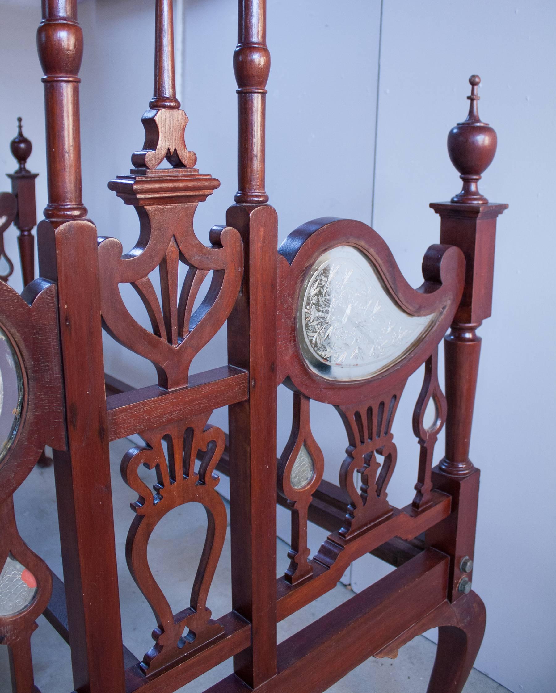 mahogany canopy bed