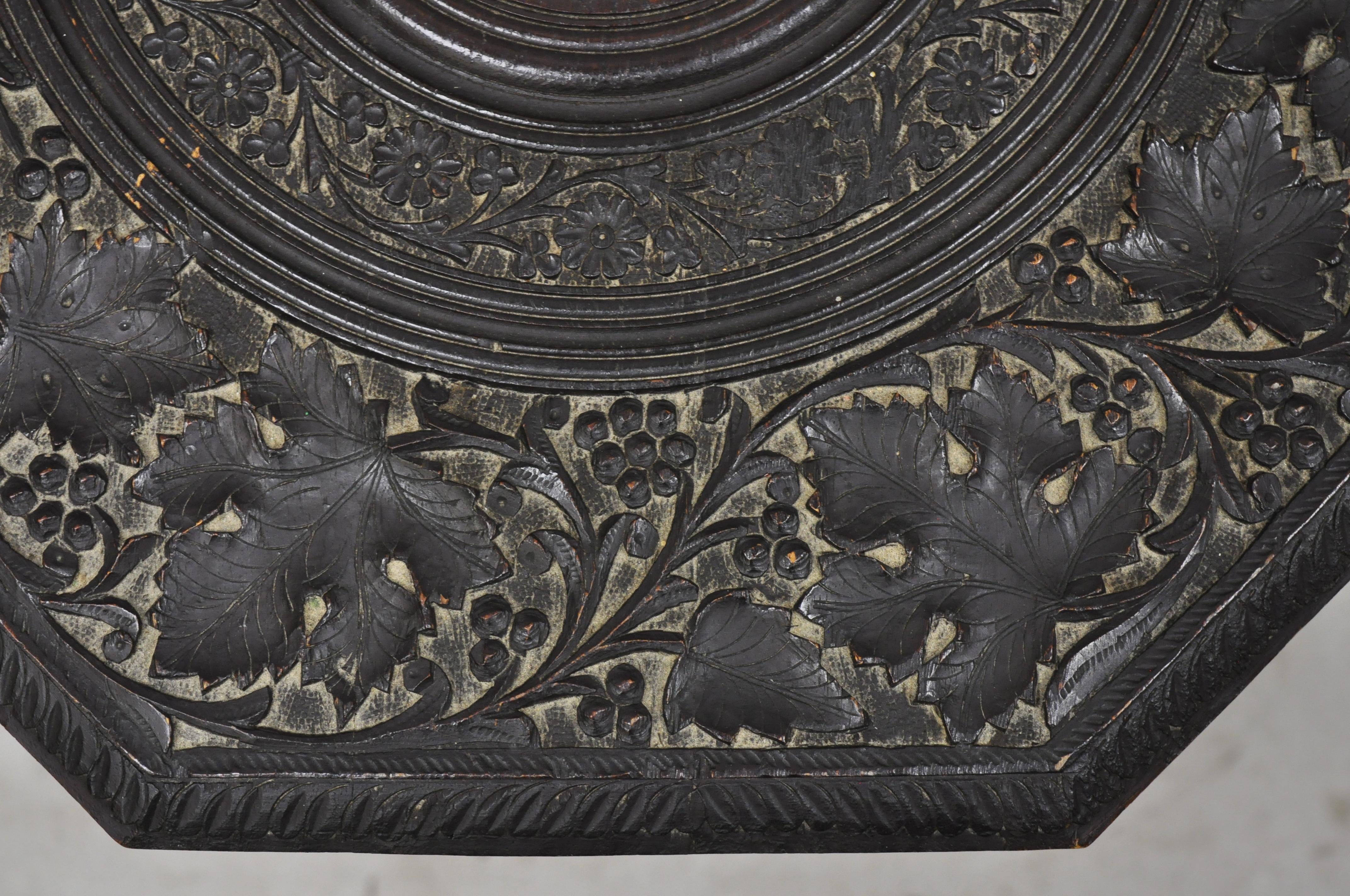 Anglo-Indian Mediterranean Brass Inlay Maple Vine Carved Accent Side Table In Good Condition In Philadelphia, PA