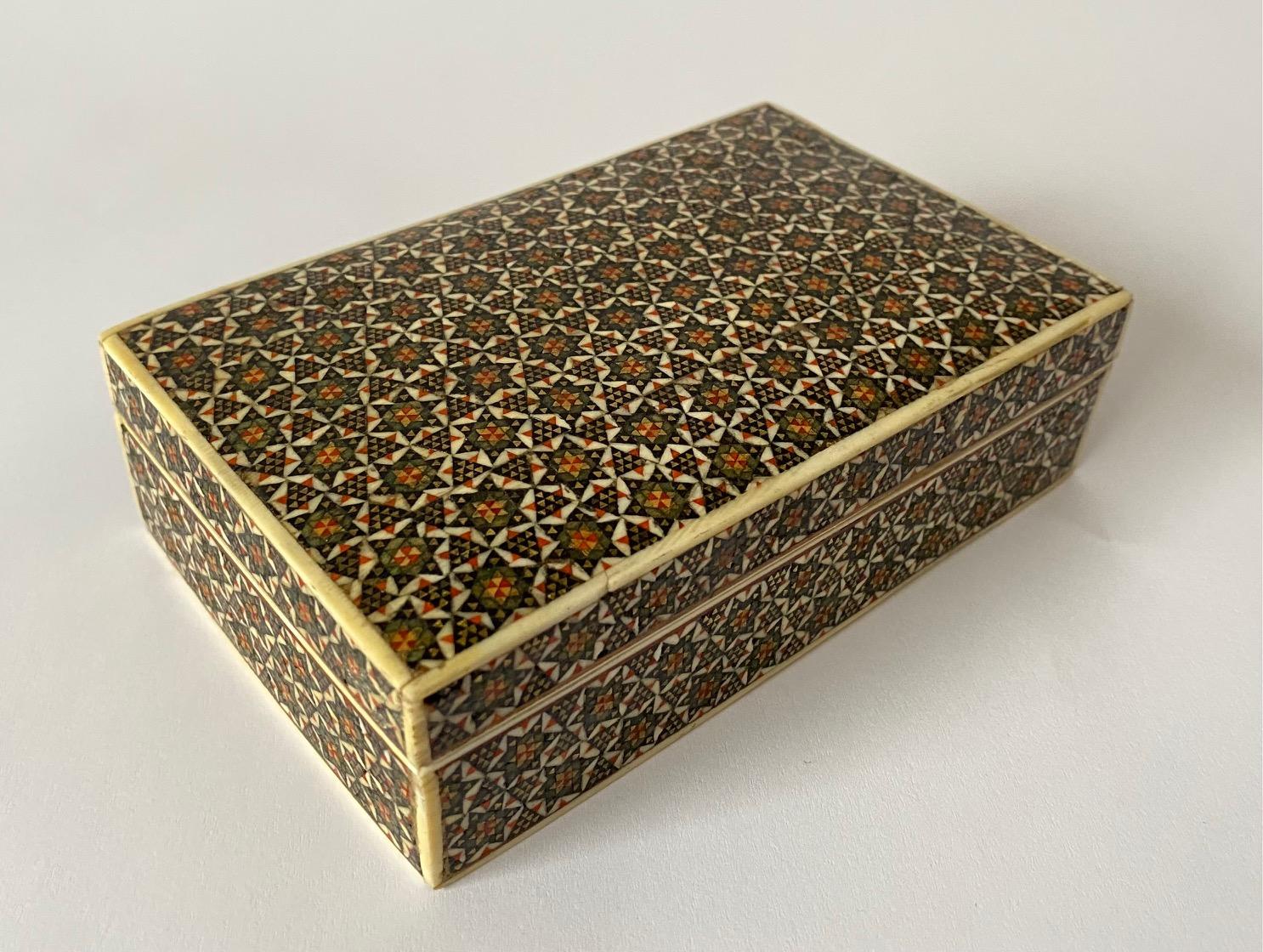 Os Boîte à bijoux anglo-indienne à micro-mosaïque incrustée en vente