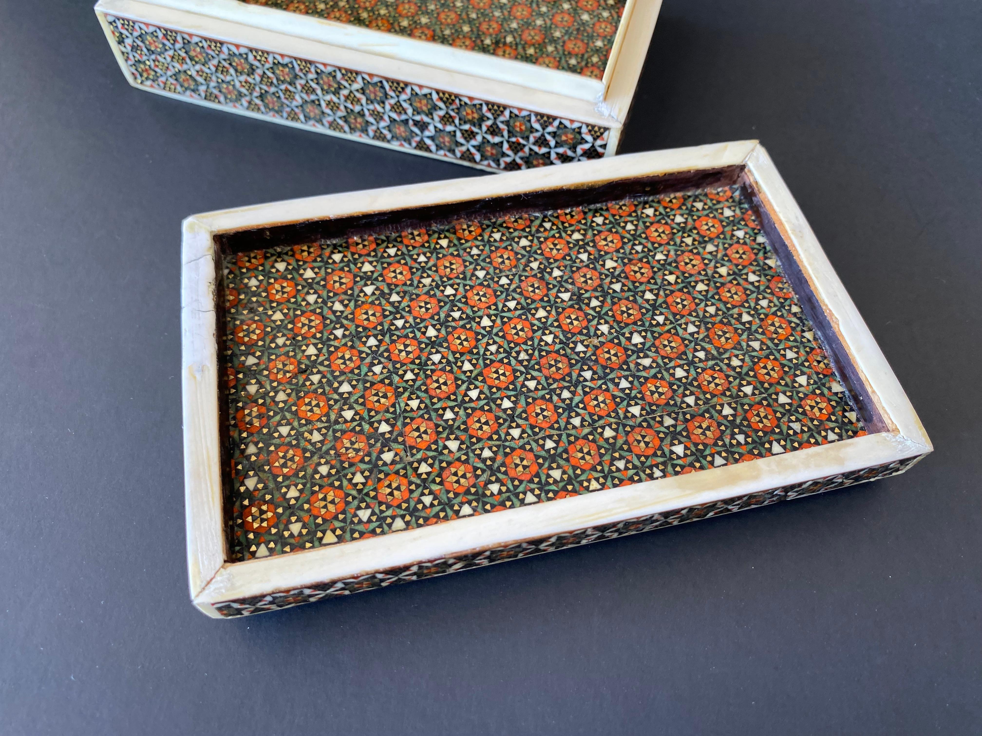Boîte à bijoux anglo-indienne à micro-mosaïque incrustée en vente 1