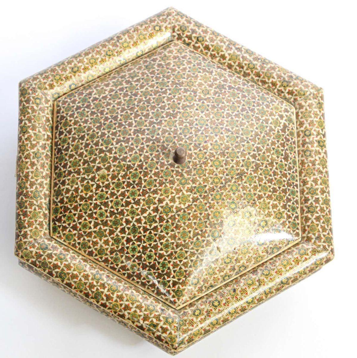 Boîte hexagonale anglo-indienne incrustée de mosaïque Micro Sadeli en vente 1