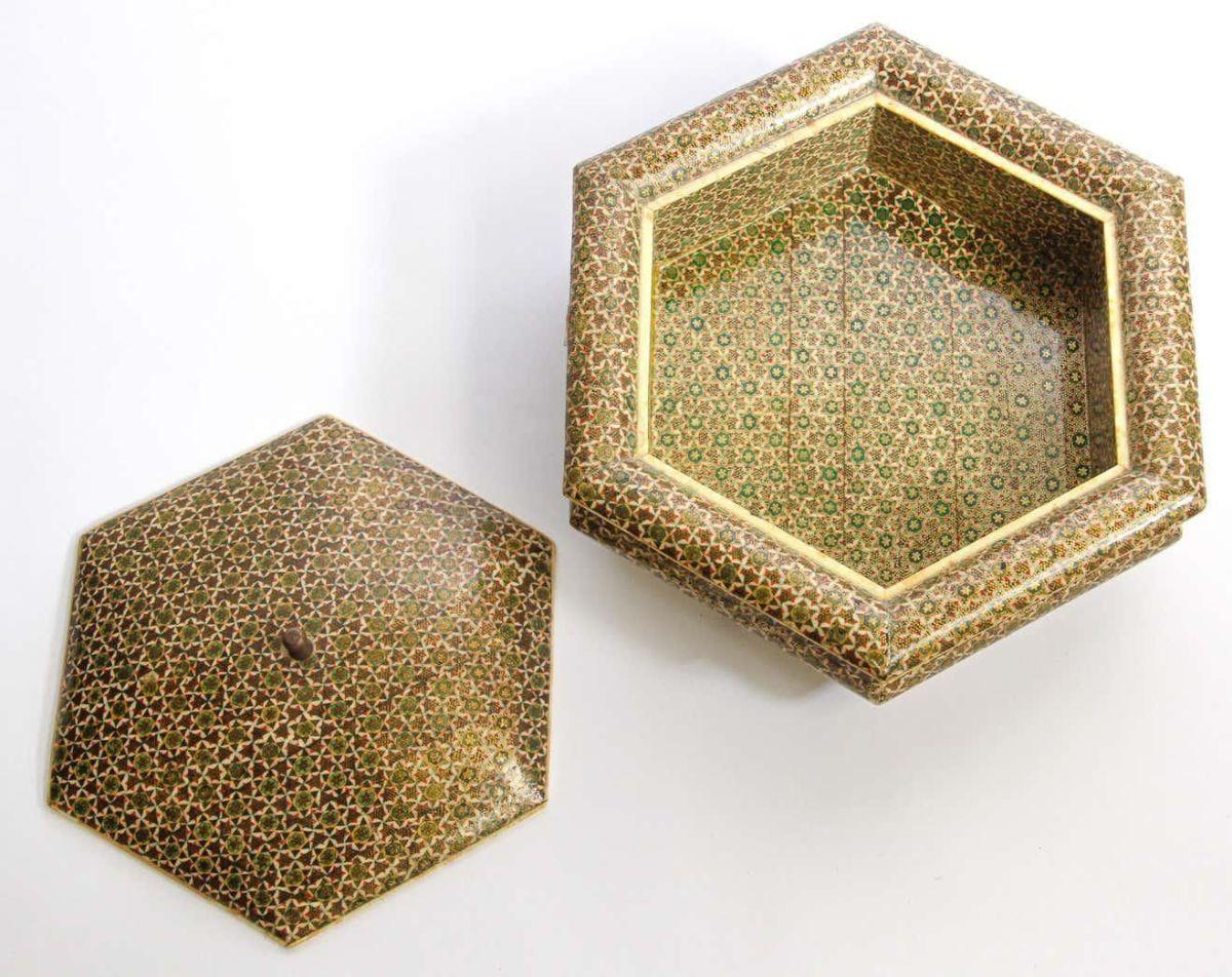 Boîte hexagonale anglo-indienne incrustée de mosaïque Micro Sadeli en vente 2