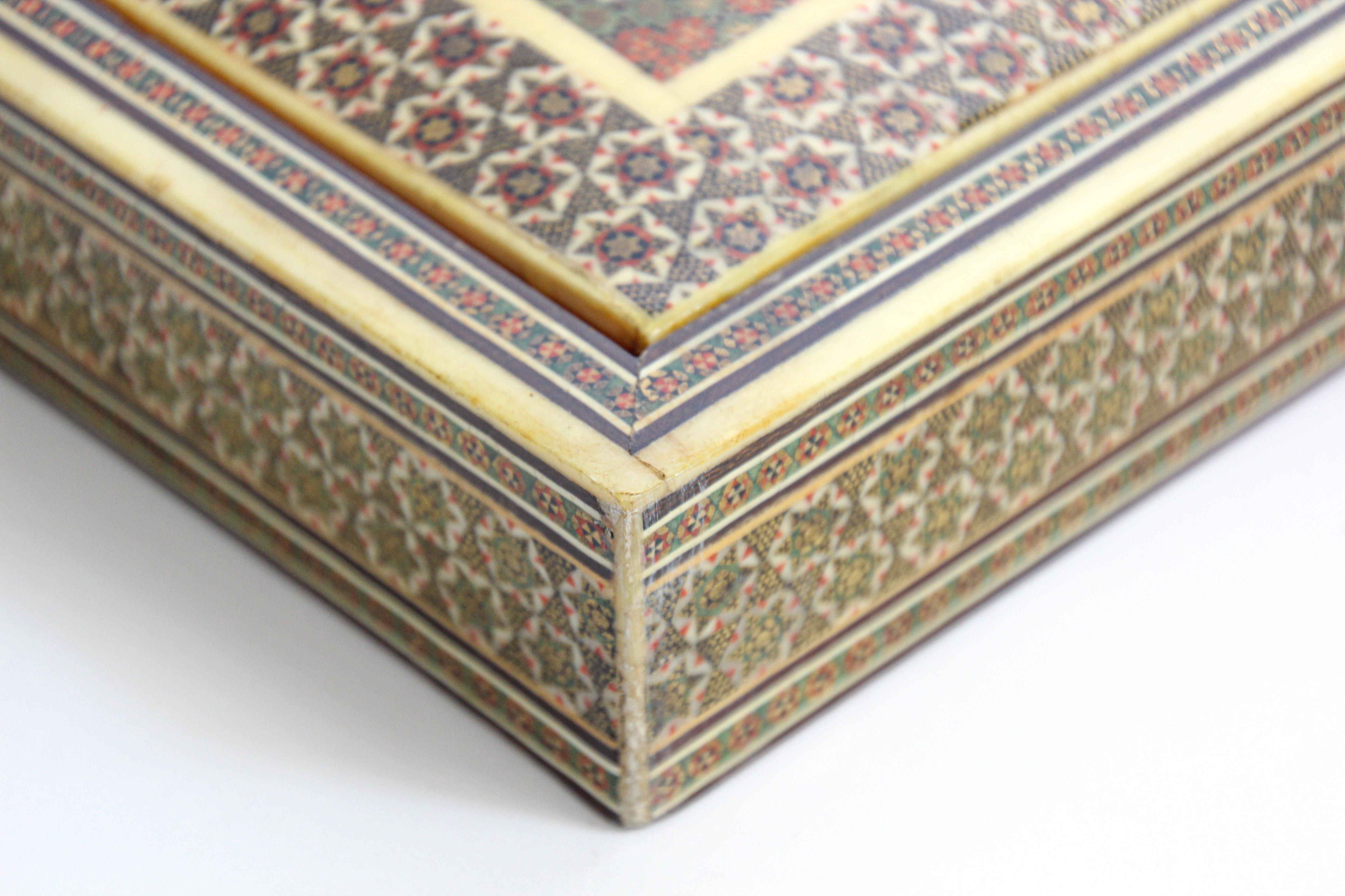 Anglo Indian Micro Sadeli Mosaic Inlaid Jewelry Box In Good Condition In North Hollywood, CA